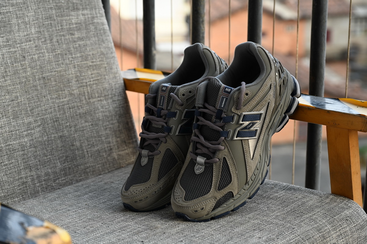 NEW BALANCE Grey M1906RB