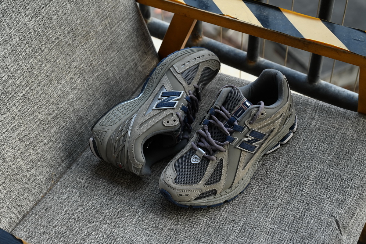NEW BALANCE Grey M1906RB