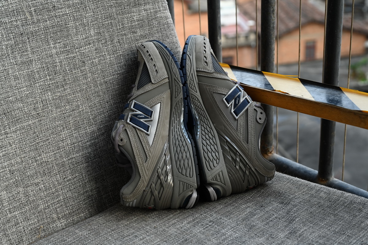 NEW BALANCE Grey M1906RB