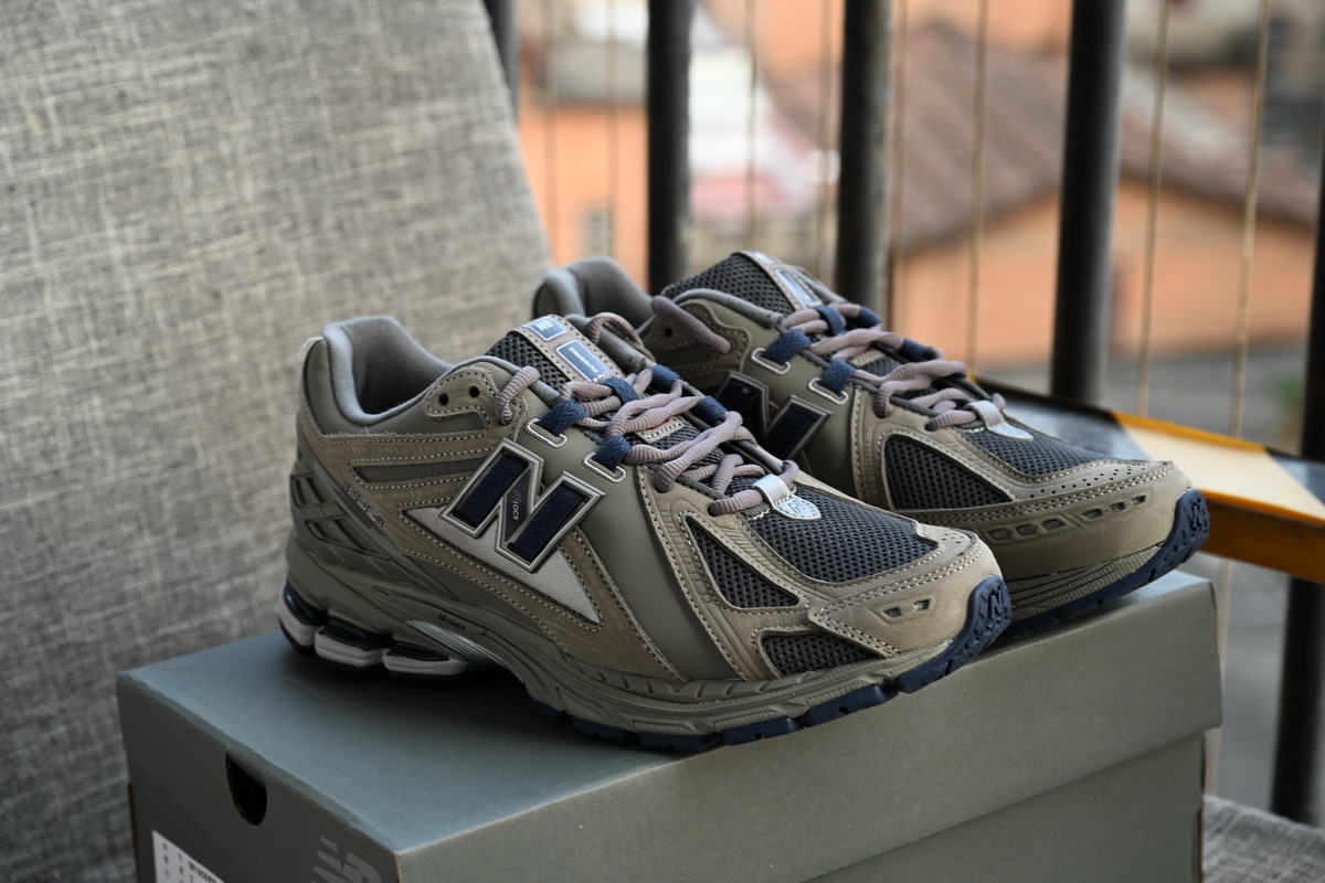 NEW BALANCE Grey M1906RB