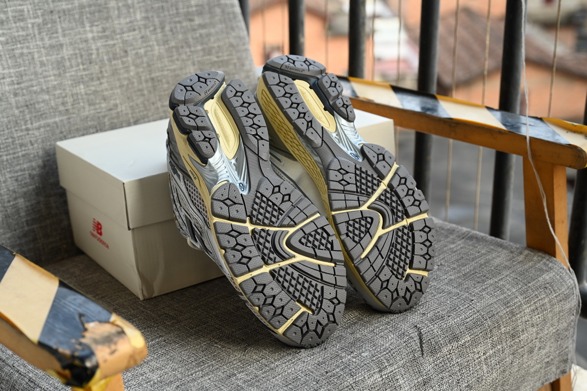 NEW BALANCE Grey silver M1906RTI