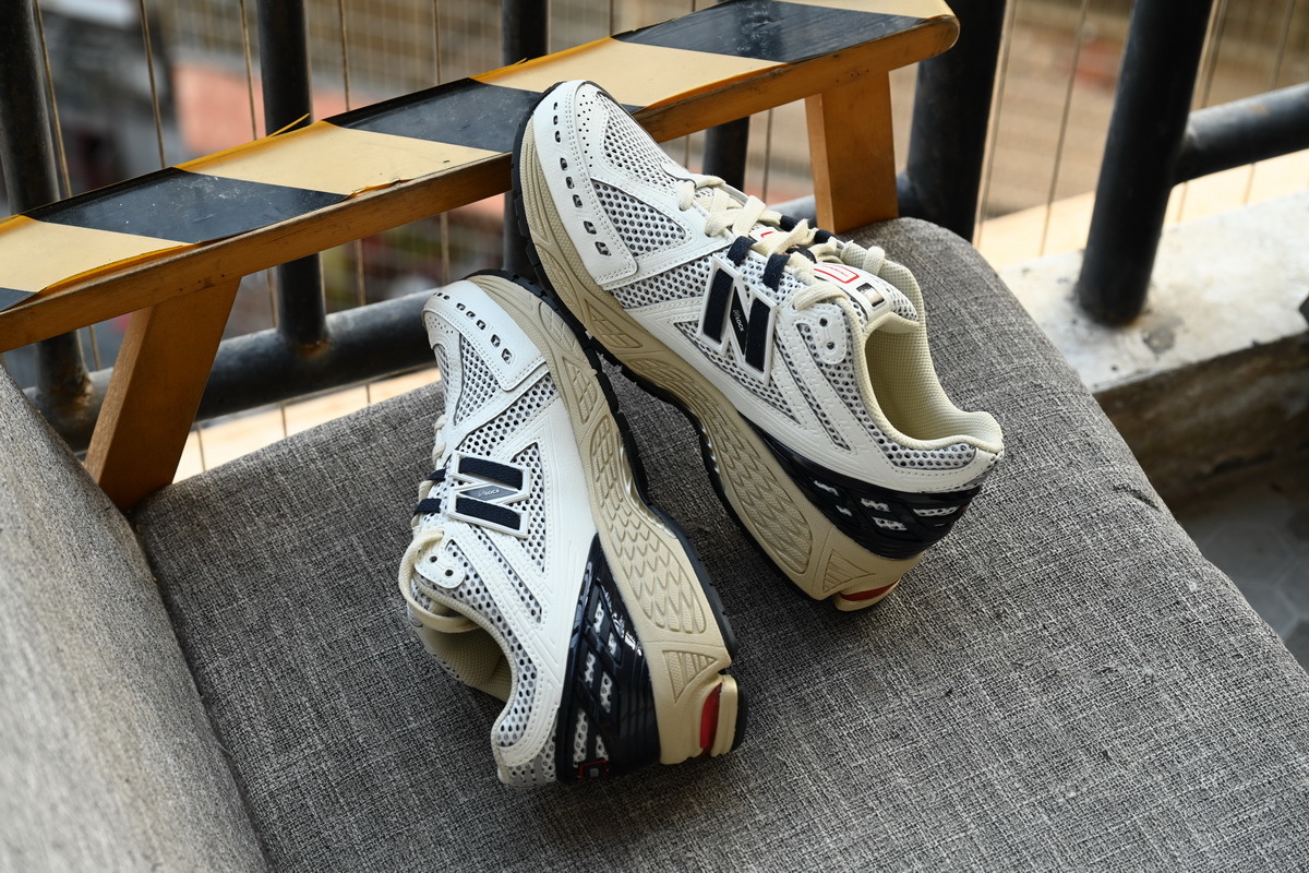 NEW BALANCE Greyish Red M1906RR