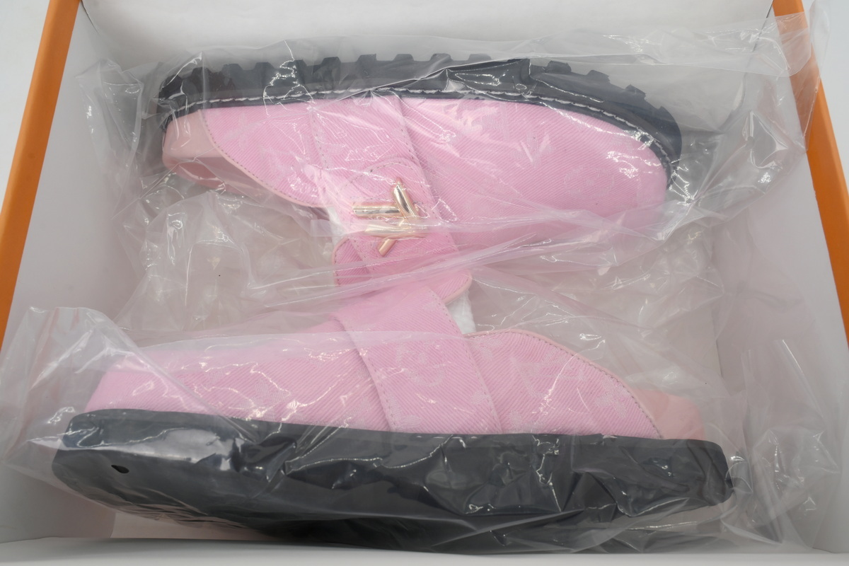 LOUIS VUITTON Cosy Comfort Pink Slippers 1AGVO2