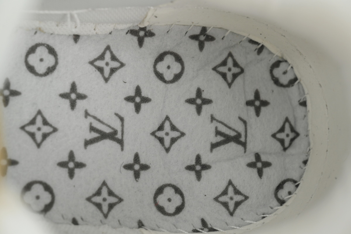 LOUIS VUITTON Skate Ma Mao Apricot Diamond