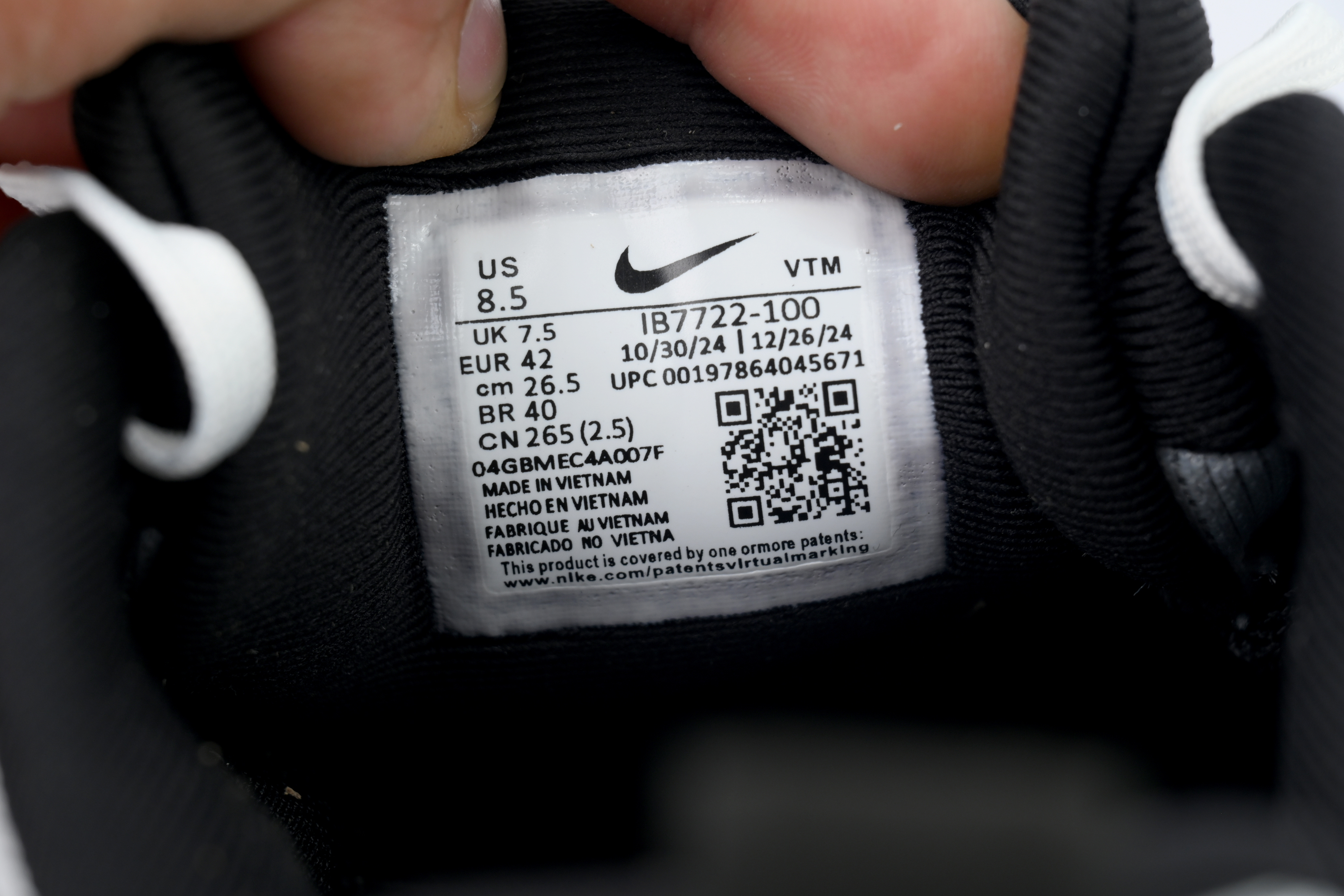Nike Vomero 18 'White Black Photo Blue' IB7722-100