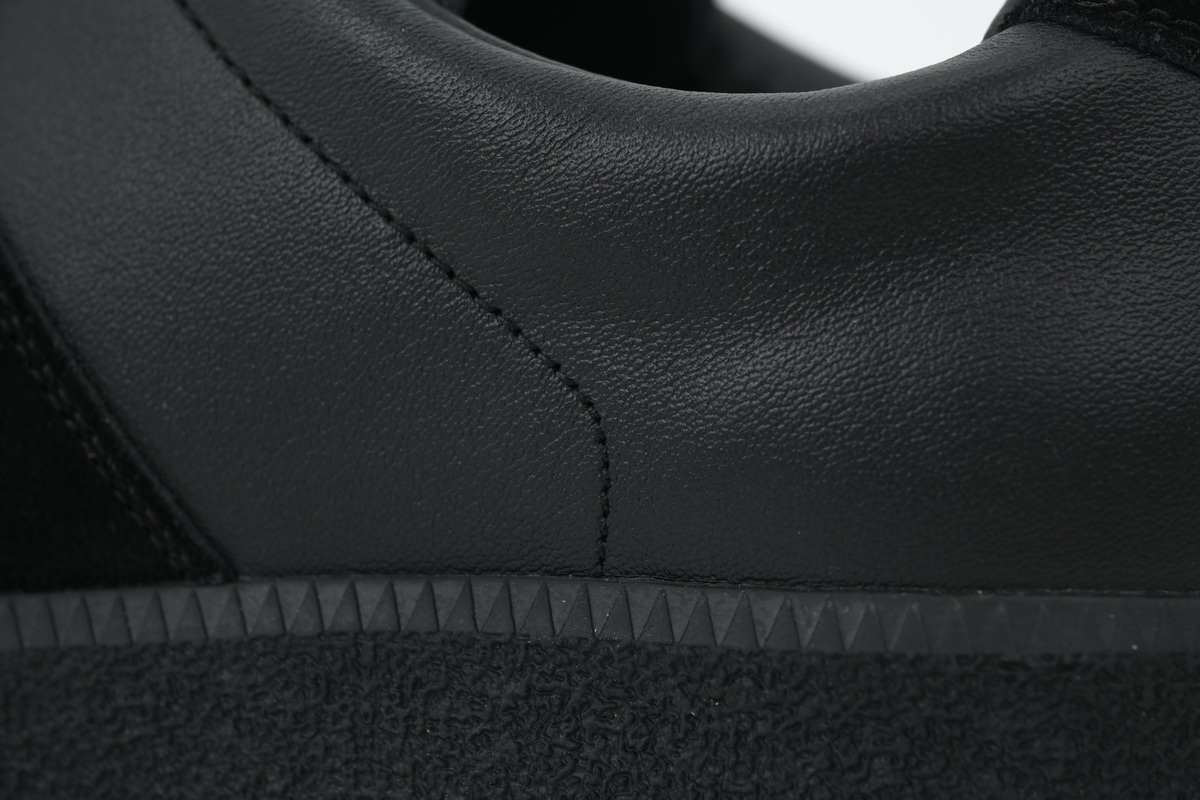 Maison Margiela All Black S57WS0236P1897900