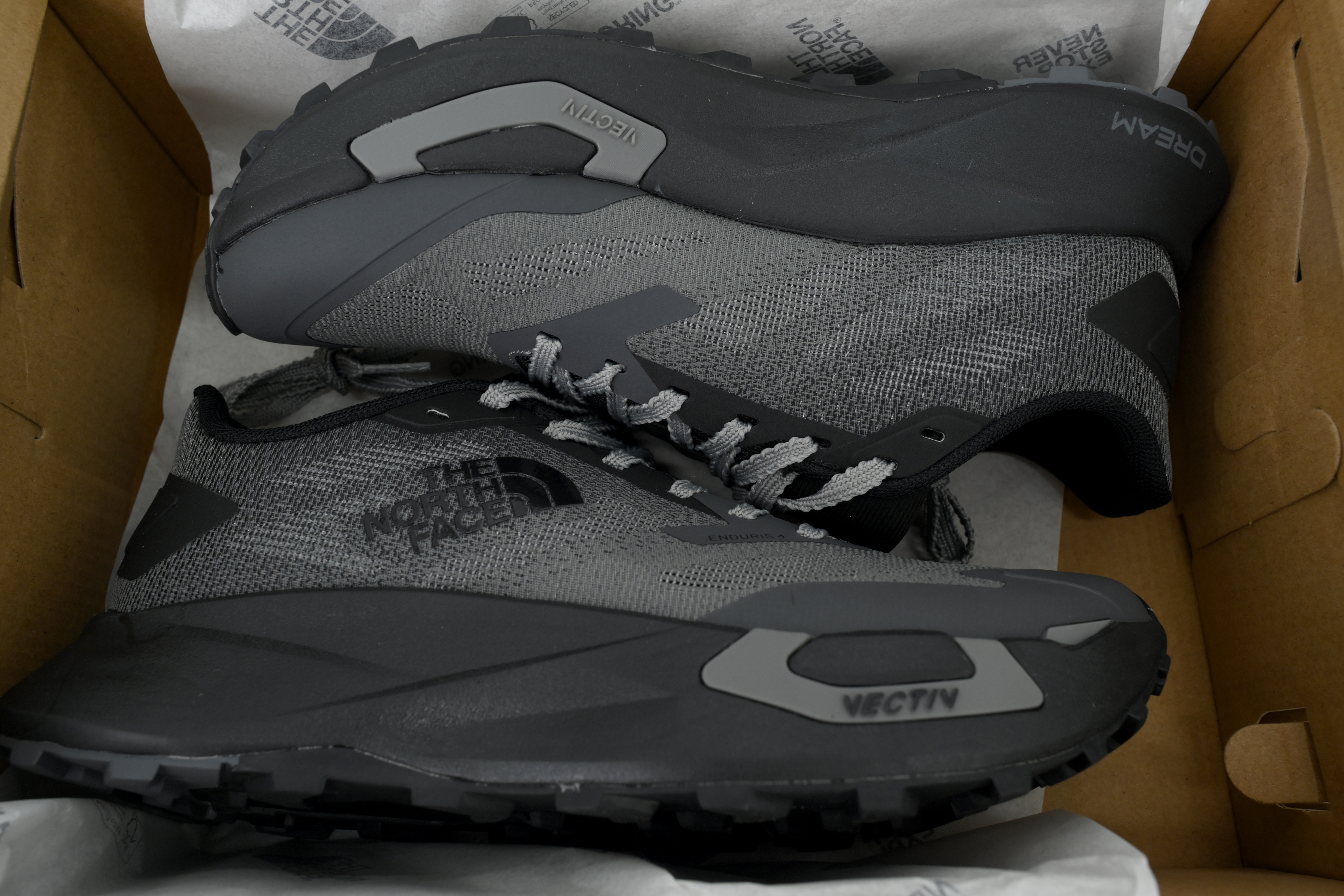 THE NORTH FACE Vectiv Enduris 4 Black NS97S03B