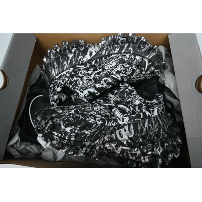 Balenciaga Defender Graffiti 685611 W2RG1 9015 02