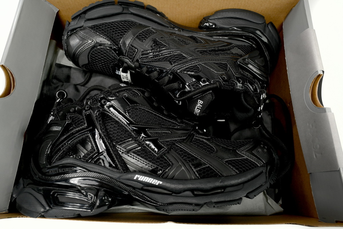 Balenciaga Runner Black 677402 W3RB1 1000