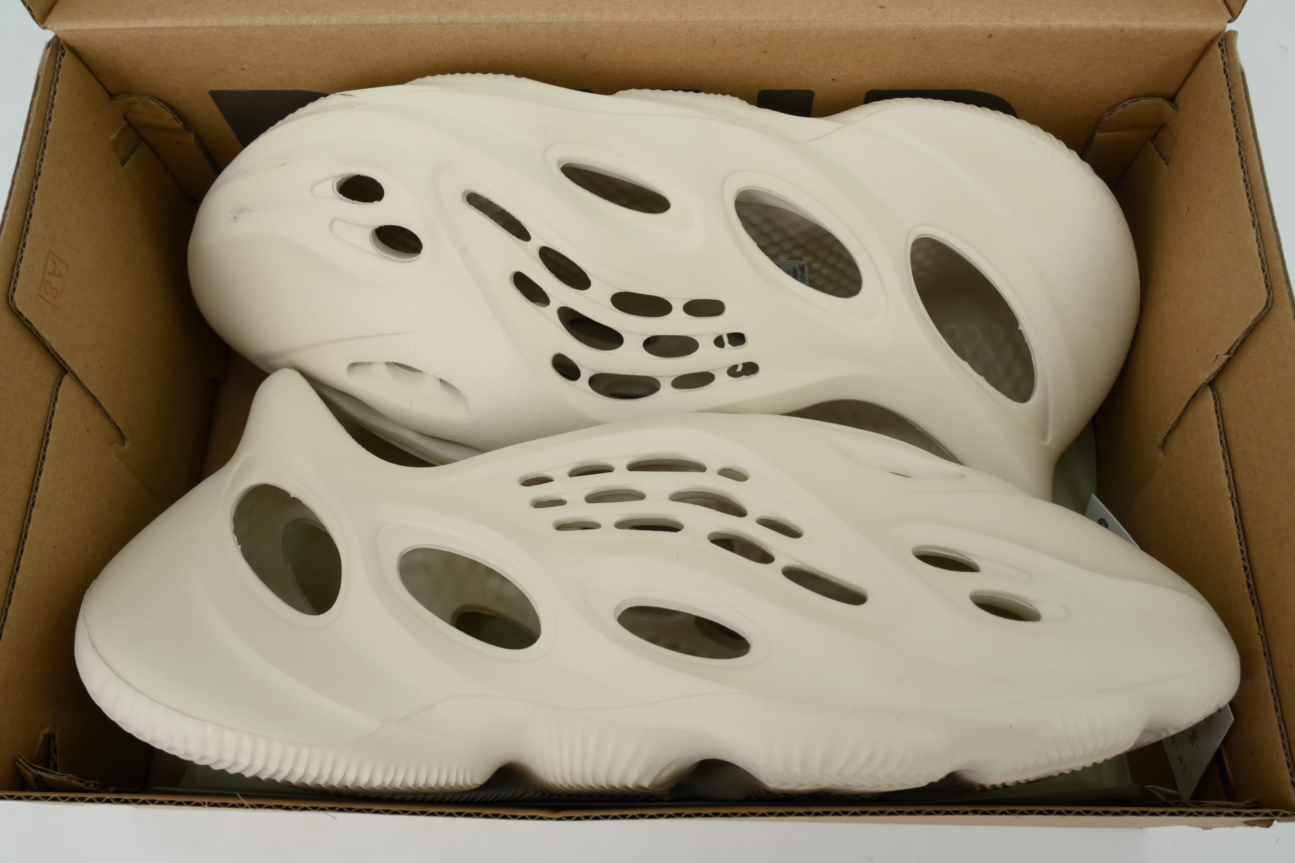 adidas Yeezy Slippers Foam Runner Sand FY4567