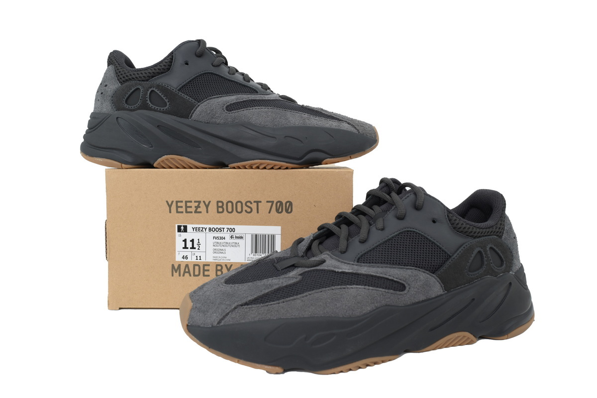 FLAME God Yeezy Boost 700“Utility Black” FV5304