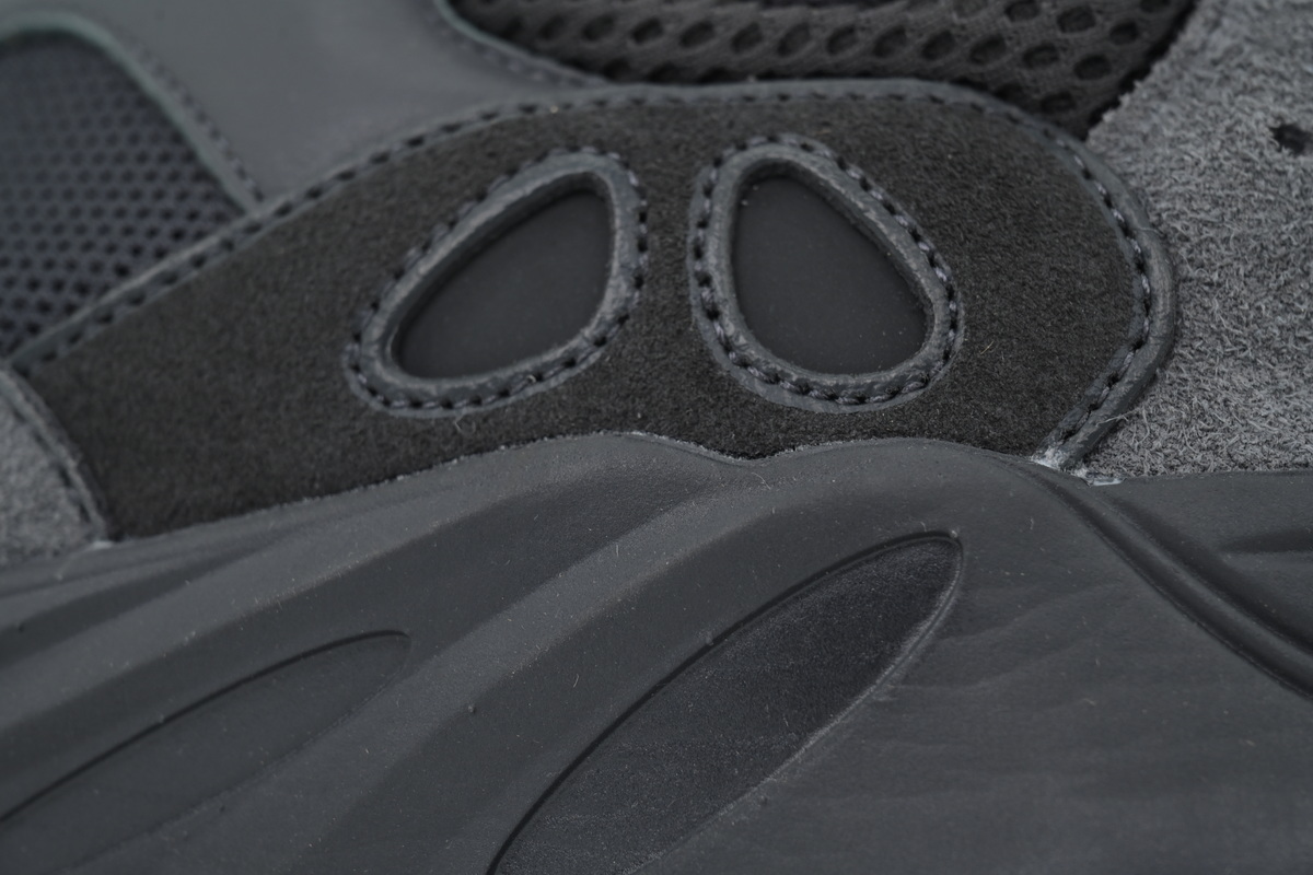 FLAME God Yeezy Boost 700“Utility Black” FV5304