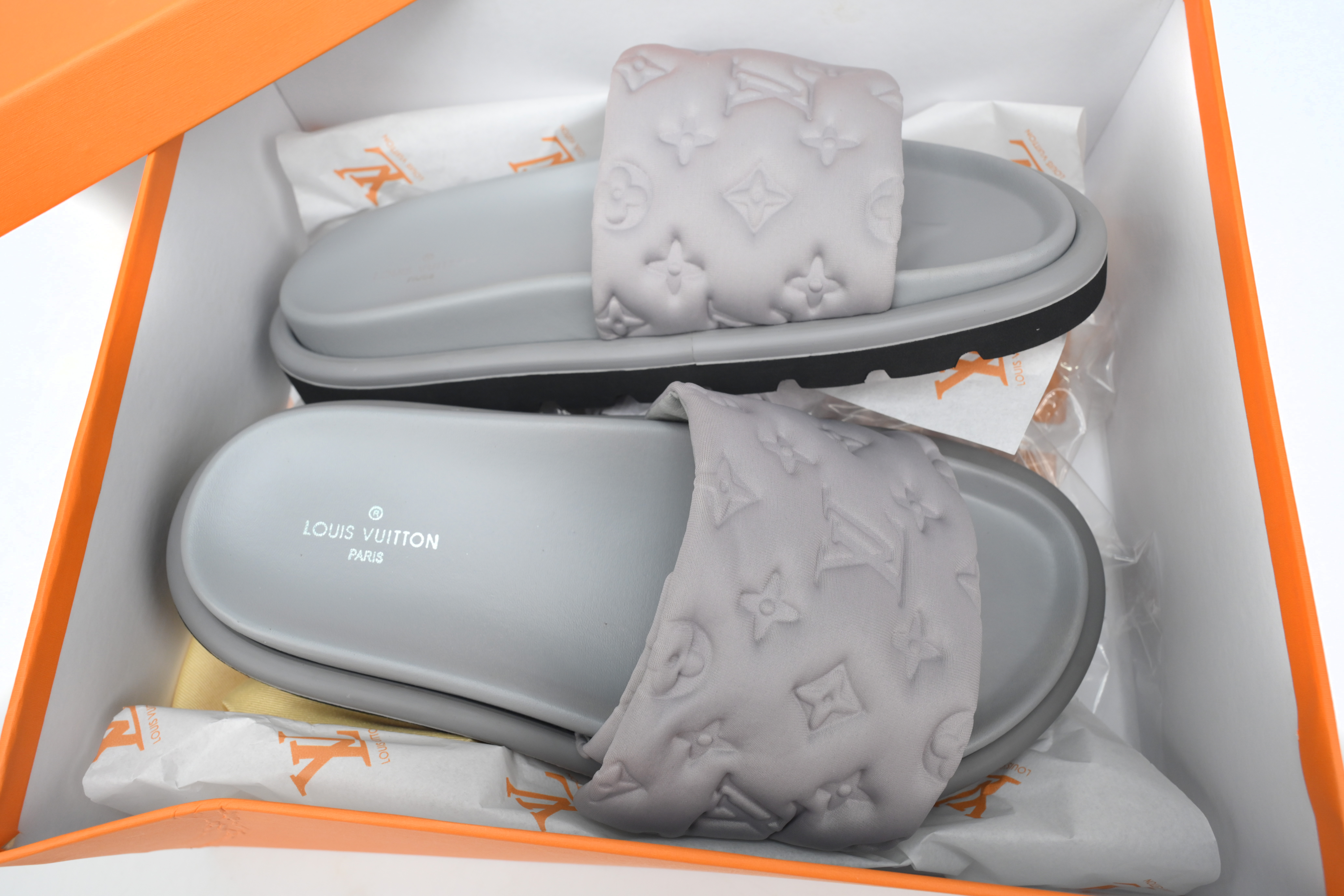 LOUIS VUITTON Pool Pillow Comfort Grey Slippers 1AGV0