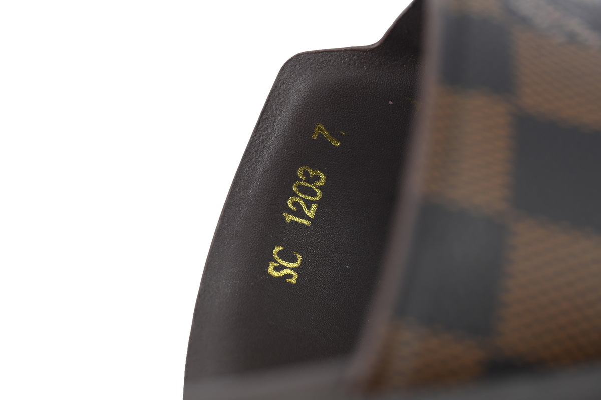 Louis Vuitton Slippers Oasis Classic Plaid 1ACRPR