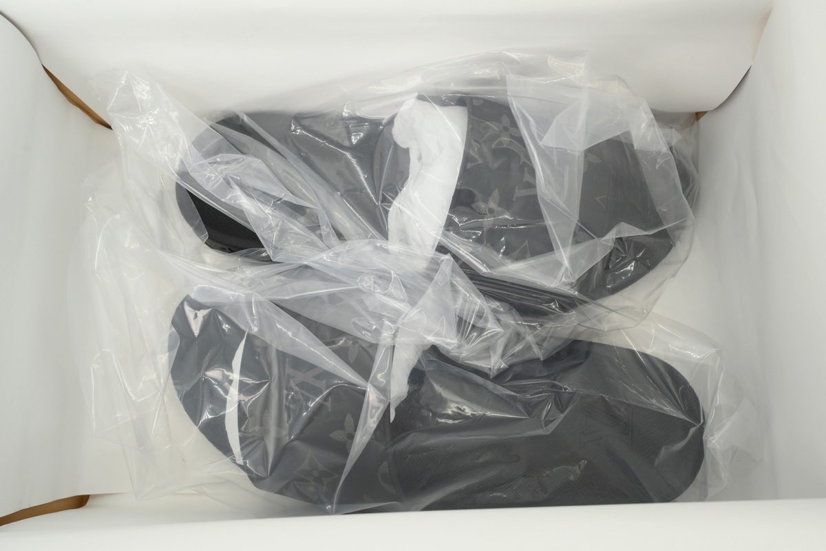Louis Vuitton Slippers Waterfront Black 1AANNQ