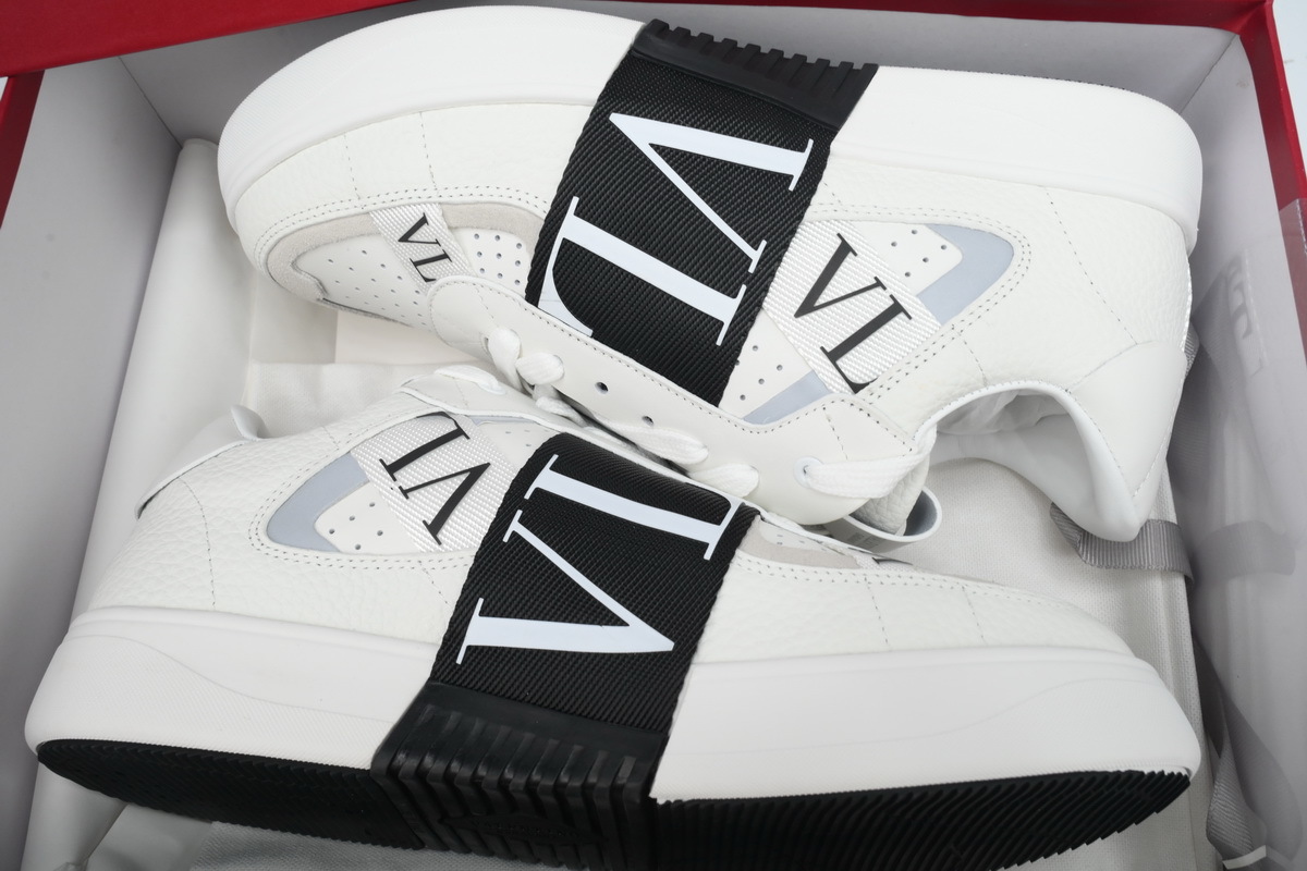 Valentino Garavani VL7N Low Sneakers White Black 4Y2S0C58WRQ24P