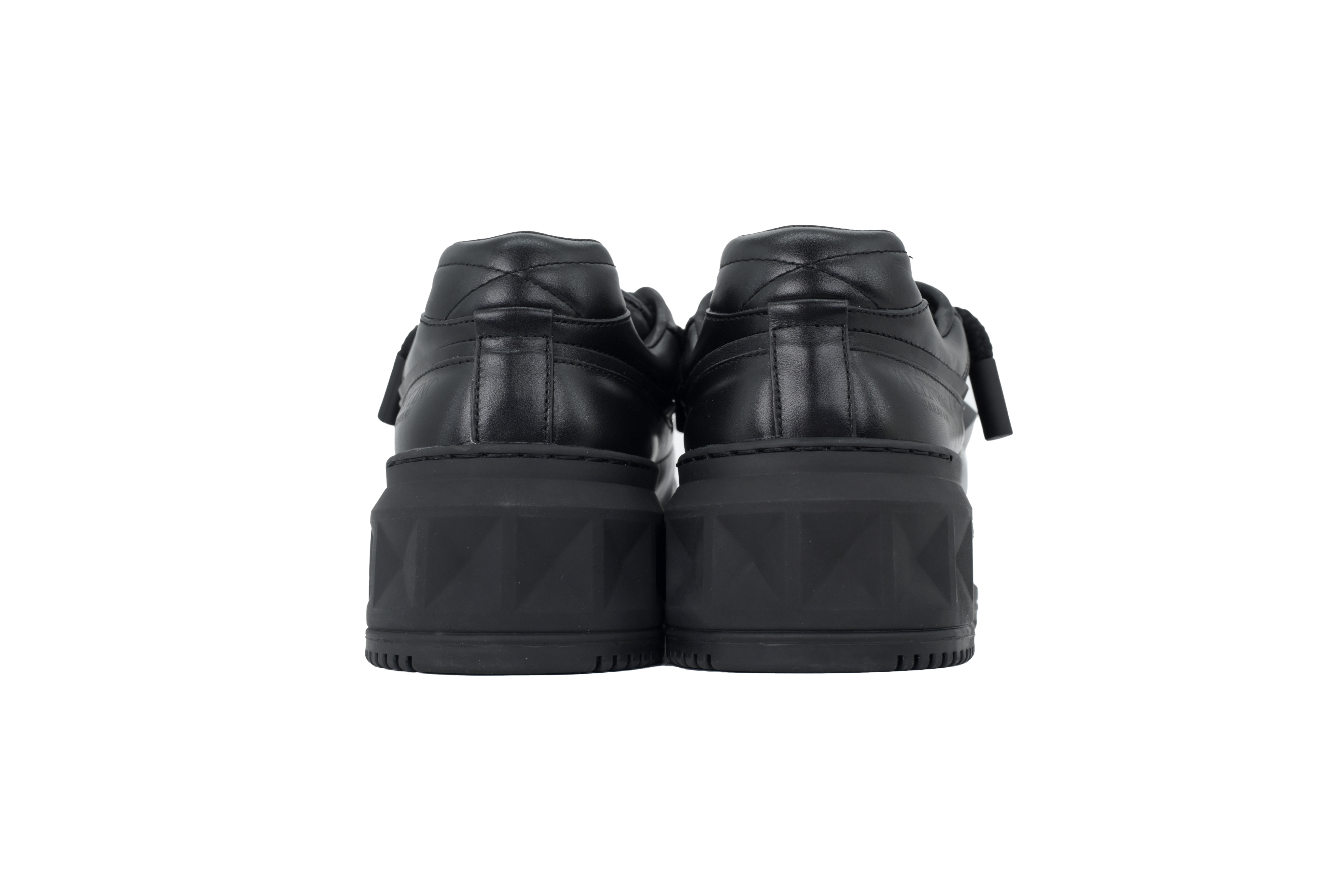 Valentino ONE STUD XL Nappa Leather Low-Top Sneaker Black 1Y0S0G37XTM0NO