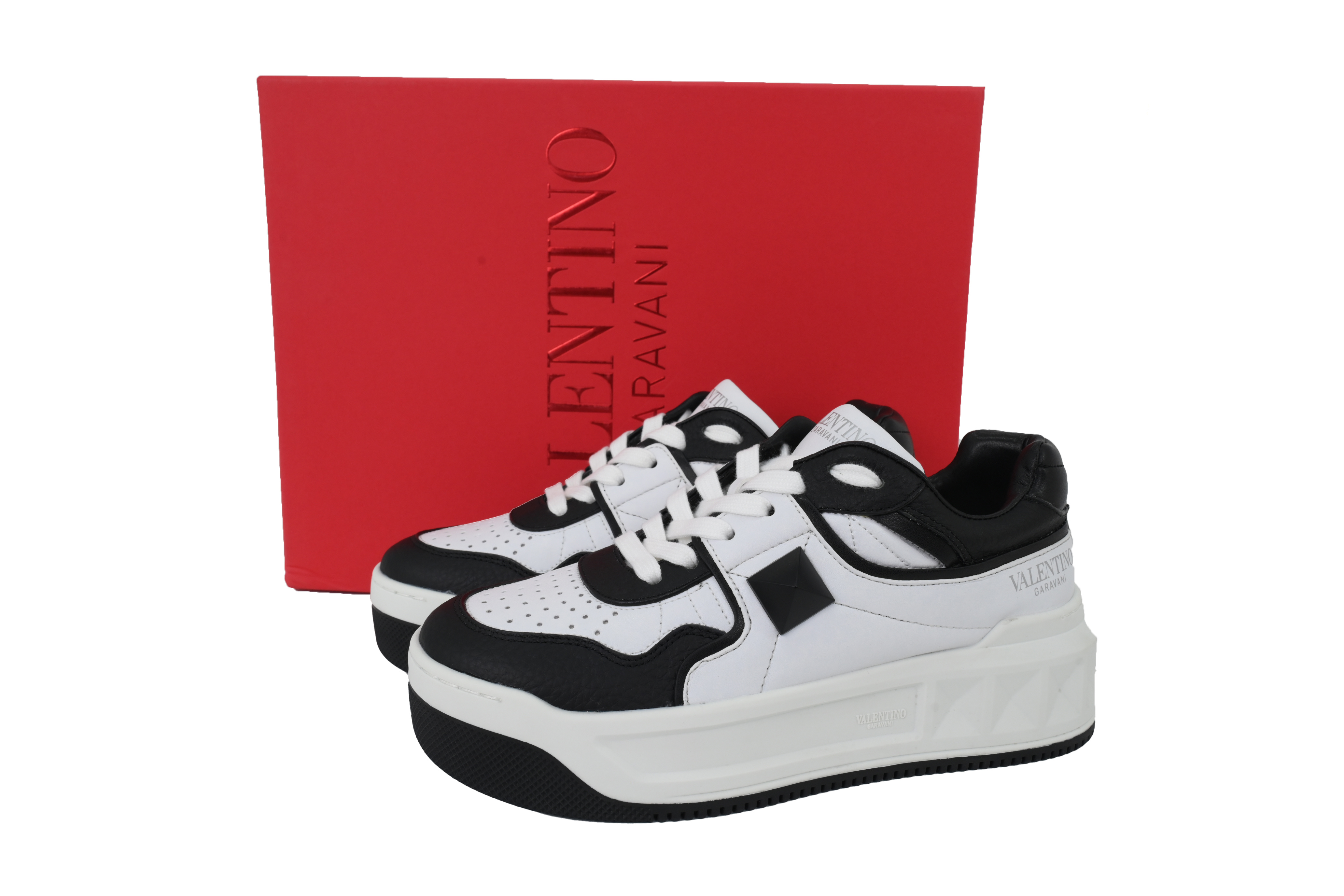 Valentino ONE STUD XL Nappa Leather Low-Top Sneaker White Black 4Y2S0G37XTM0NI