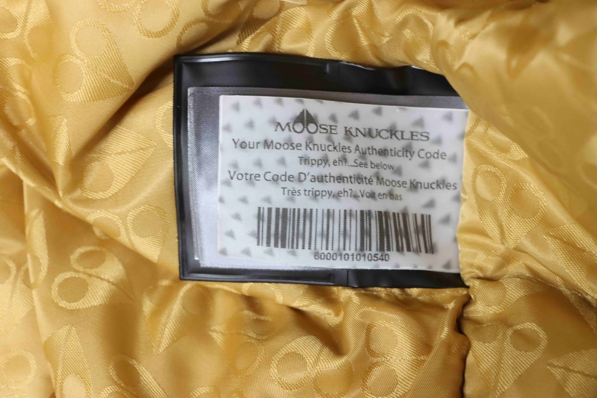 Moose Knuckles 03 Gold Scissors Black Short Down Jacket