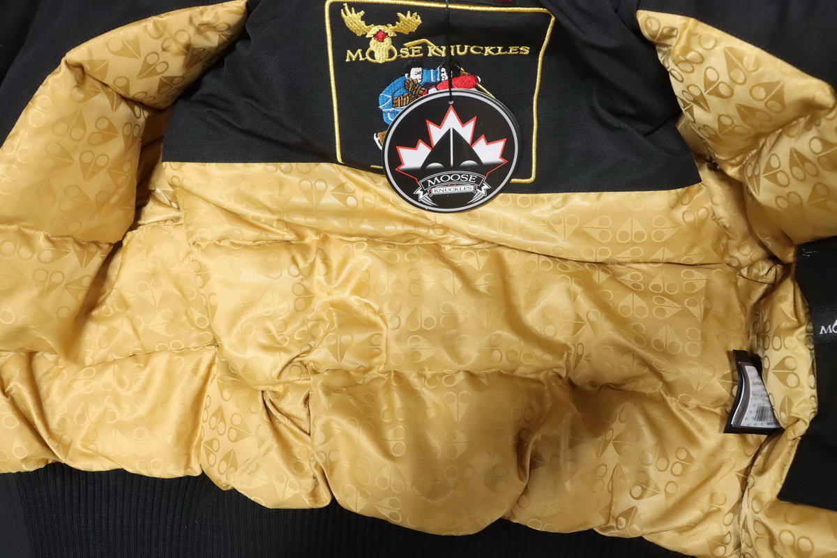 Moose Knuckles 03 Gold Scissors Black Short Down Jacket