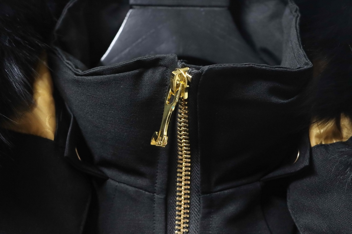 Moose Knuckles 03 Gold Scissors Black Short Down Jacket