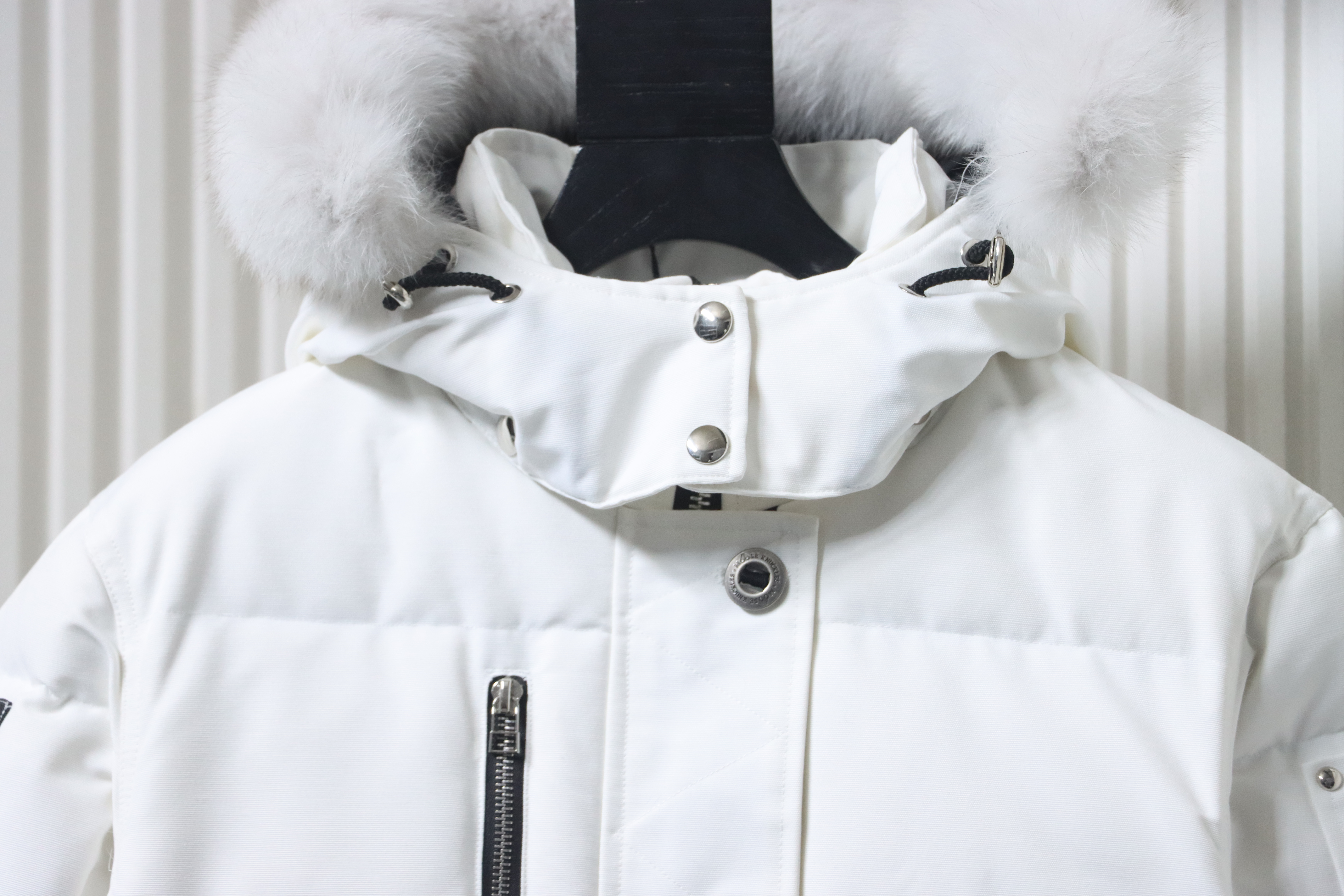 Moose Knuckles 05 White Classic Women's Chest-Zip Down Jacket