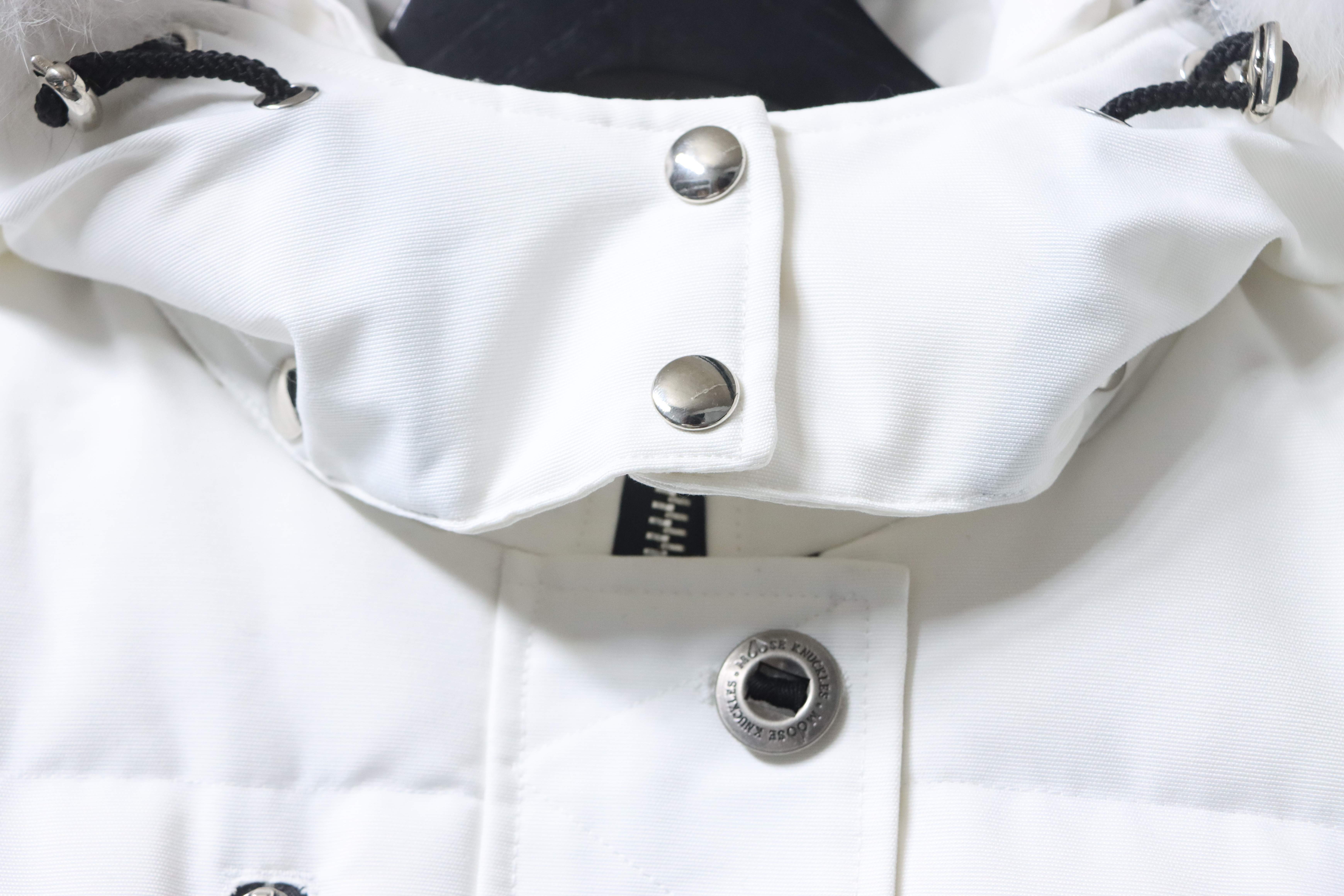Moose Knuckles 05 White Classic Women's Chest-Zip Down Jacket