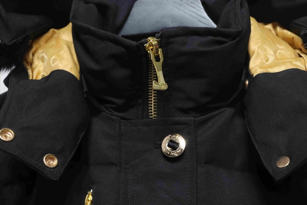 Moose Knuckles 05 Women's Gold Scissors Black Down Jacket