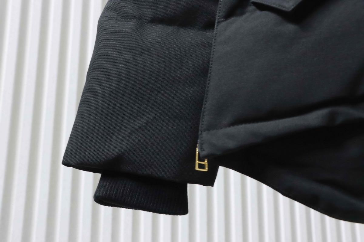Moose Knuckles 05 Women's Gold Scissors Black Down Jacket