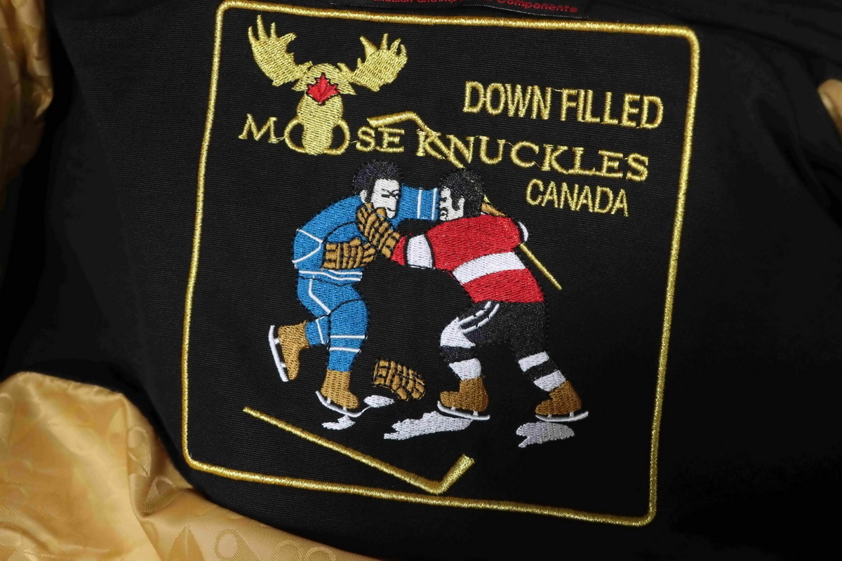 Moose Knuckles 06 Gold Scissors Black Classic Down Jacket