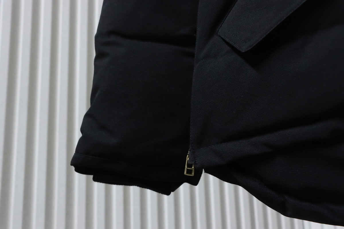 Moose Knuckles 06 Gold Scissors Black Classic Down Jacket