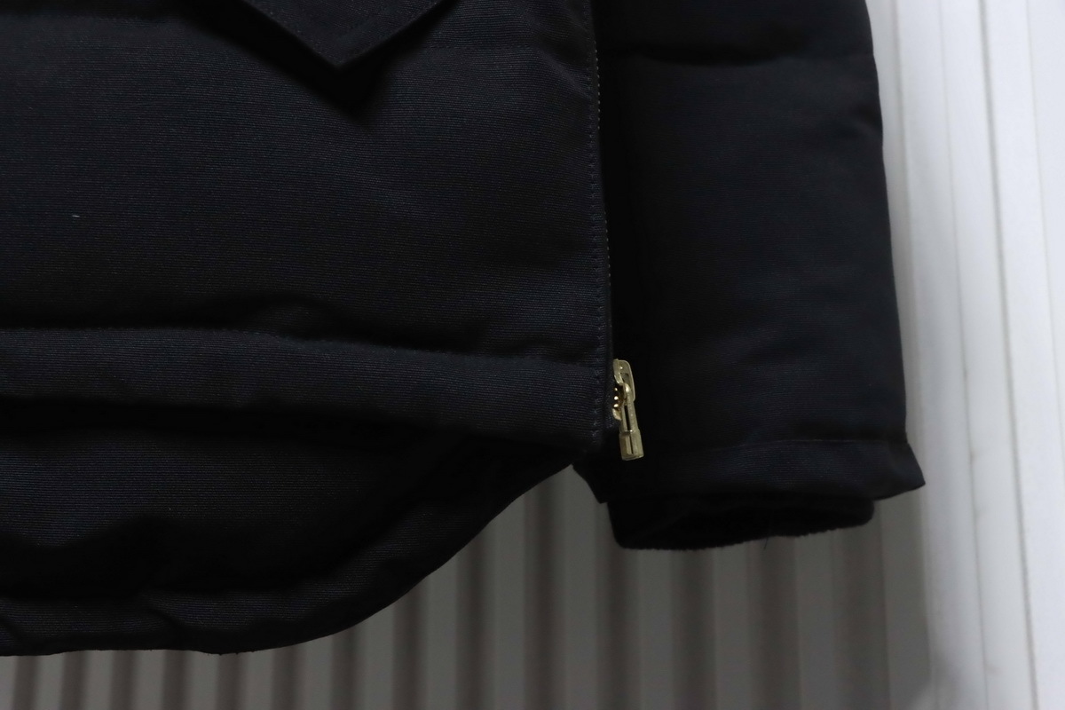 Moose Knuckles 06 Gold Scissors Black Classic Down Jacket