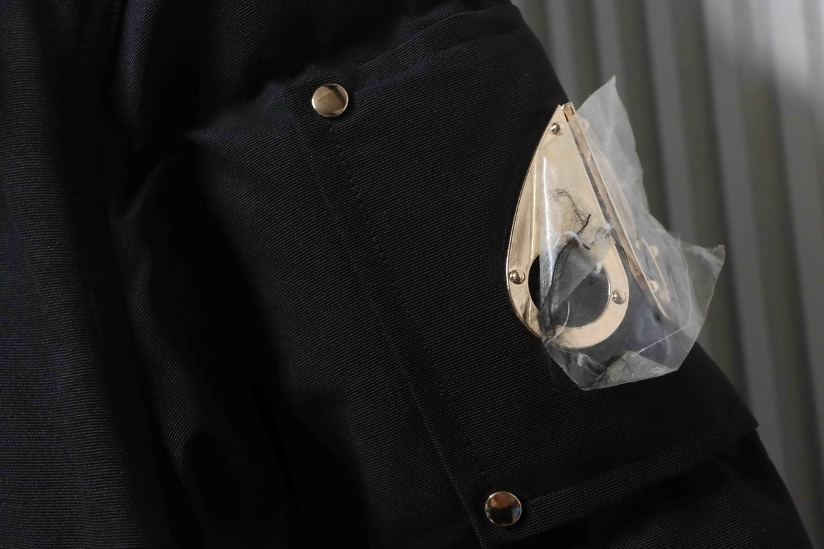 Moose Knuckles 06 Gold Scissors Black Classic Down Jacket