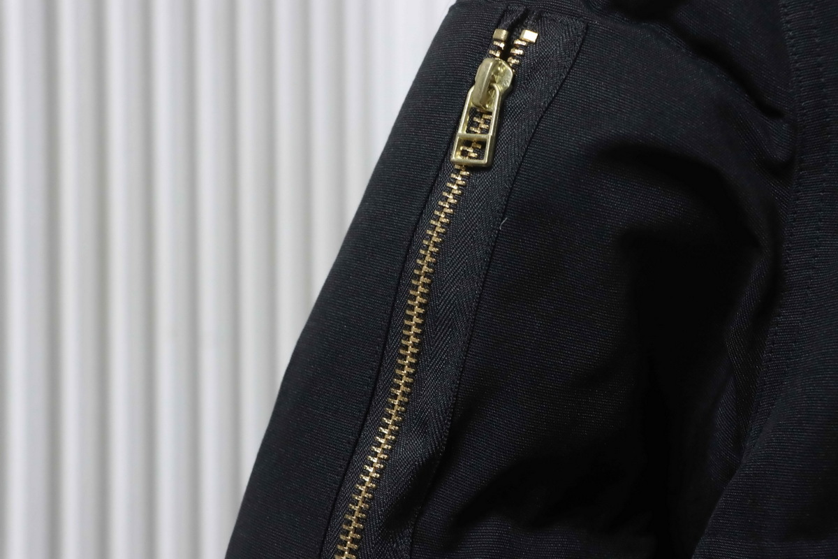 Moose Knuckles 06 Gold Scissors Black Classic Down Jacket
