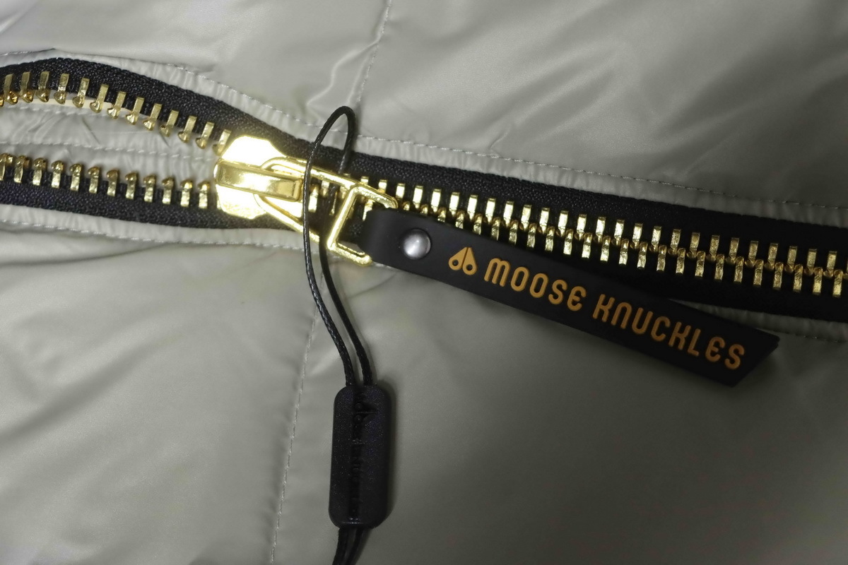 Moose Knuckles 09 Gold Scissors Grey Big Check Down Jacket