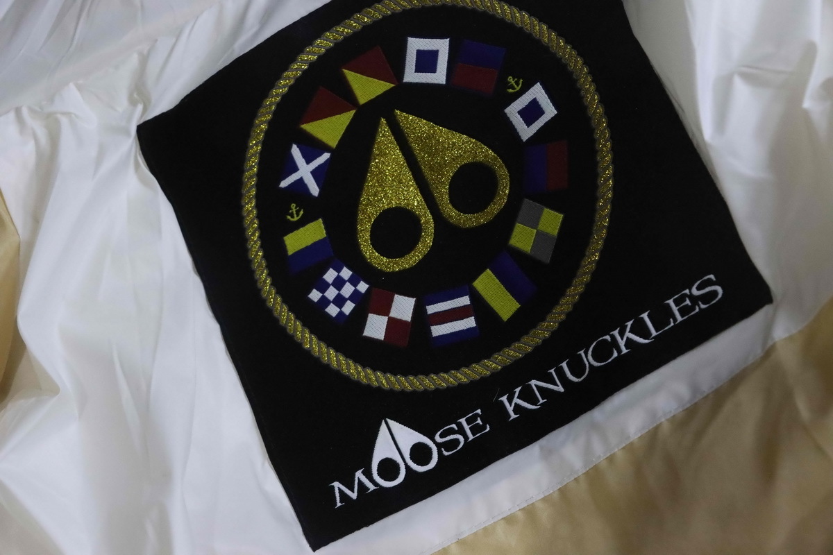 Moose Knuckles 09 Gold Scissors White Big Check Down Jacket