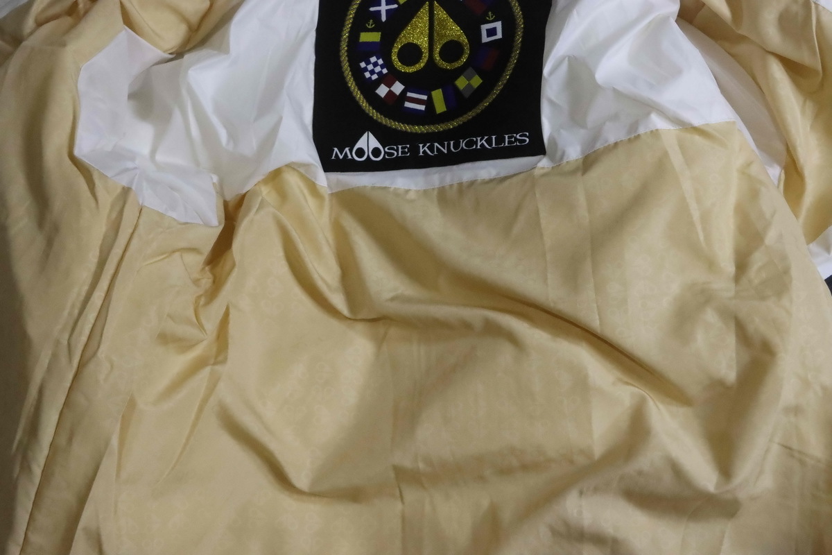Moose Knuckles 09 Gold Scissors White Big Check Down Jacket