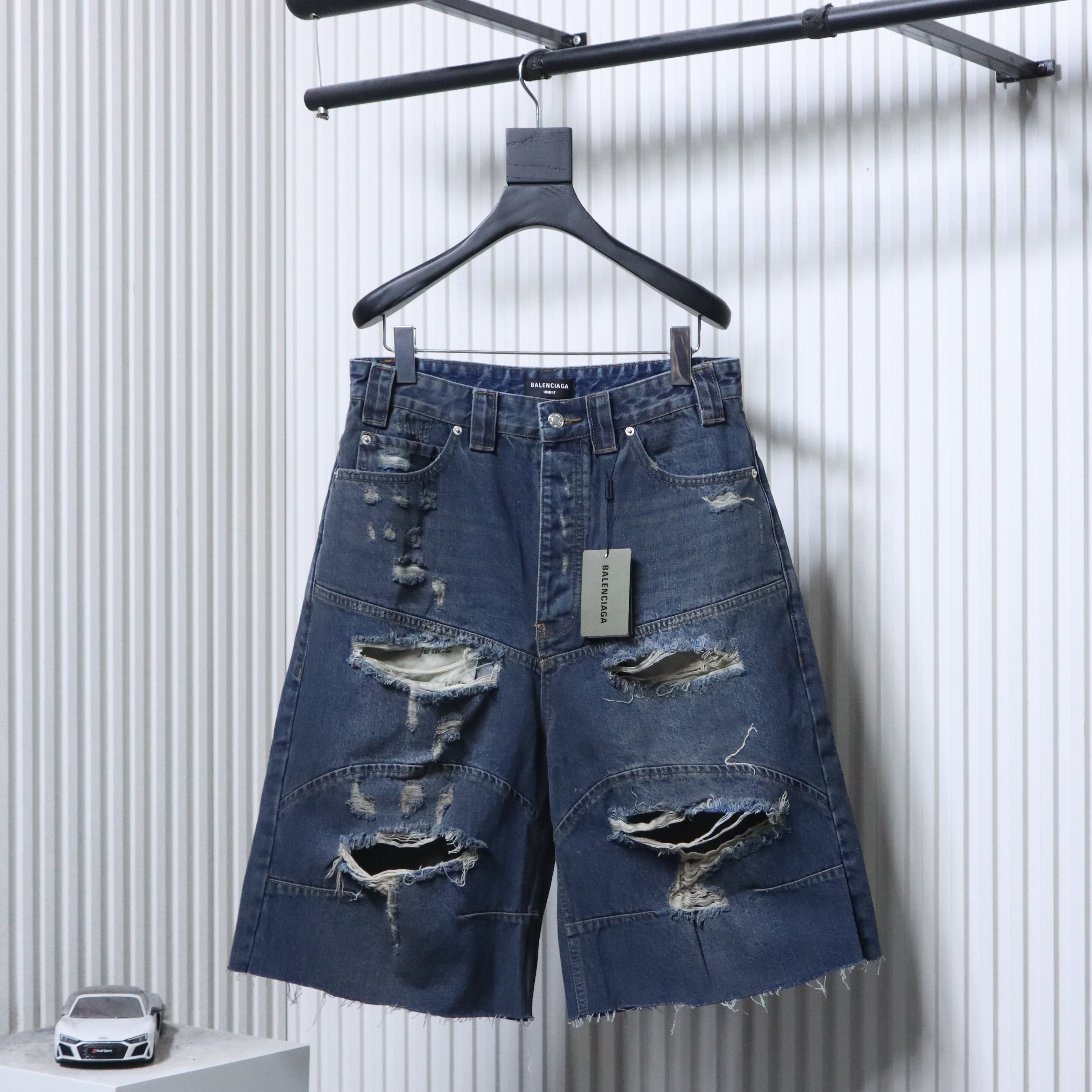 Baggy SS25 High Summer Distressed Shorts