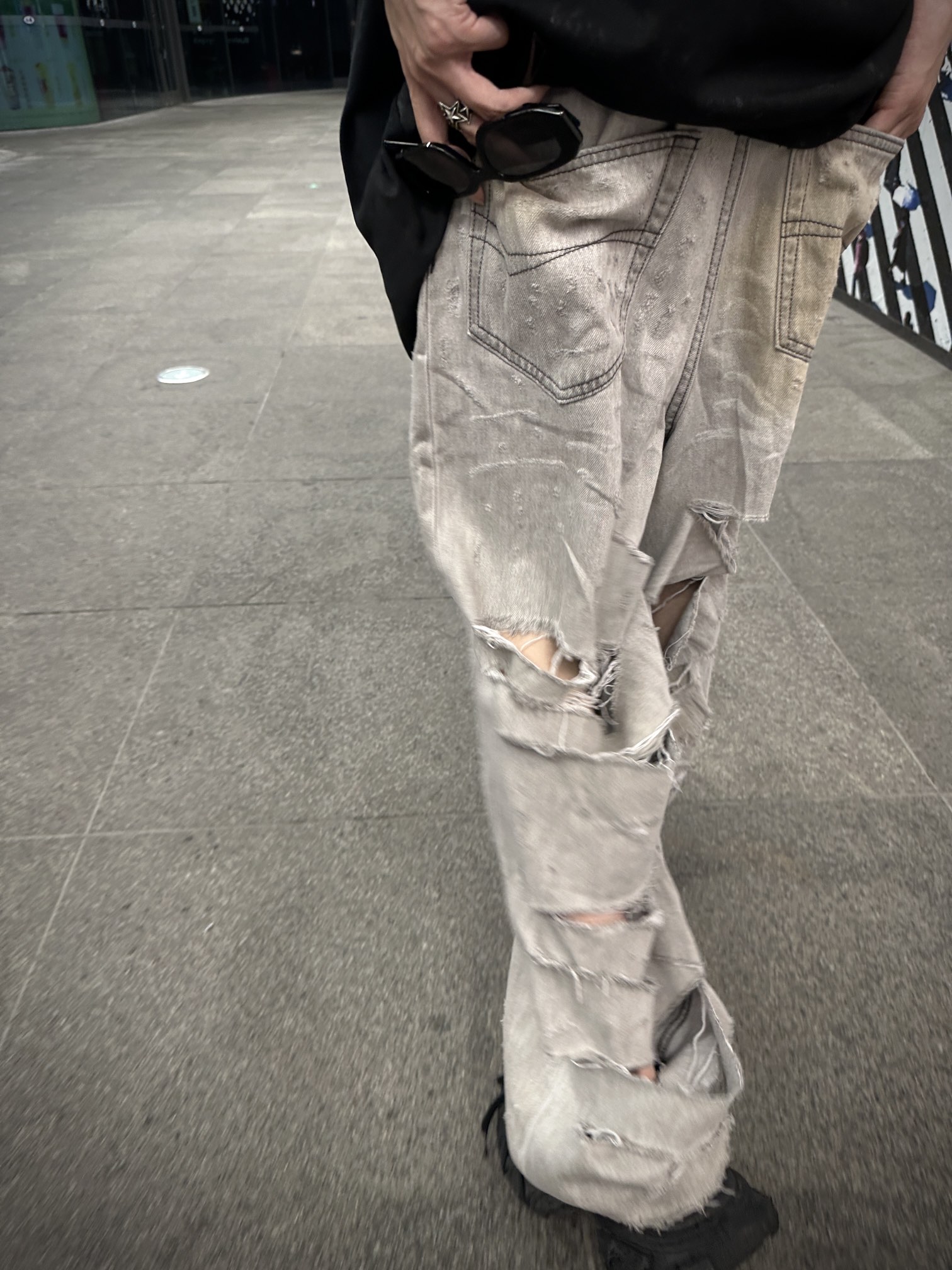 Balenciaga 24FW White Destroyed Cut-Out Jeans
