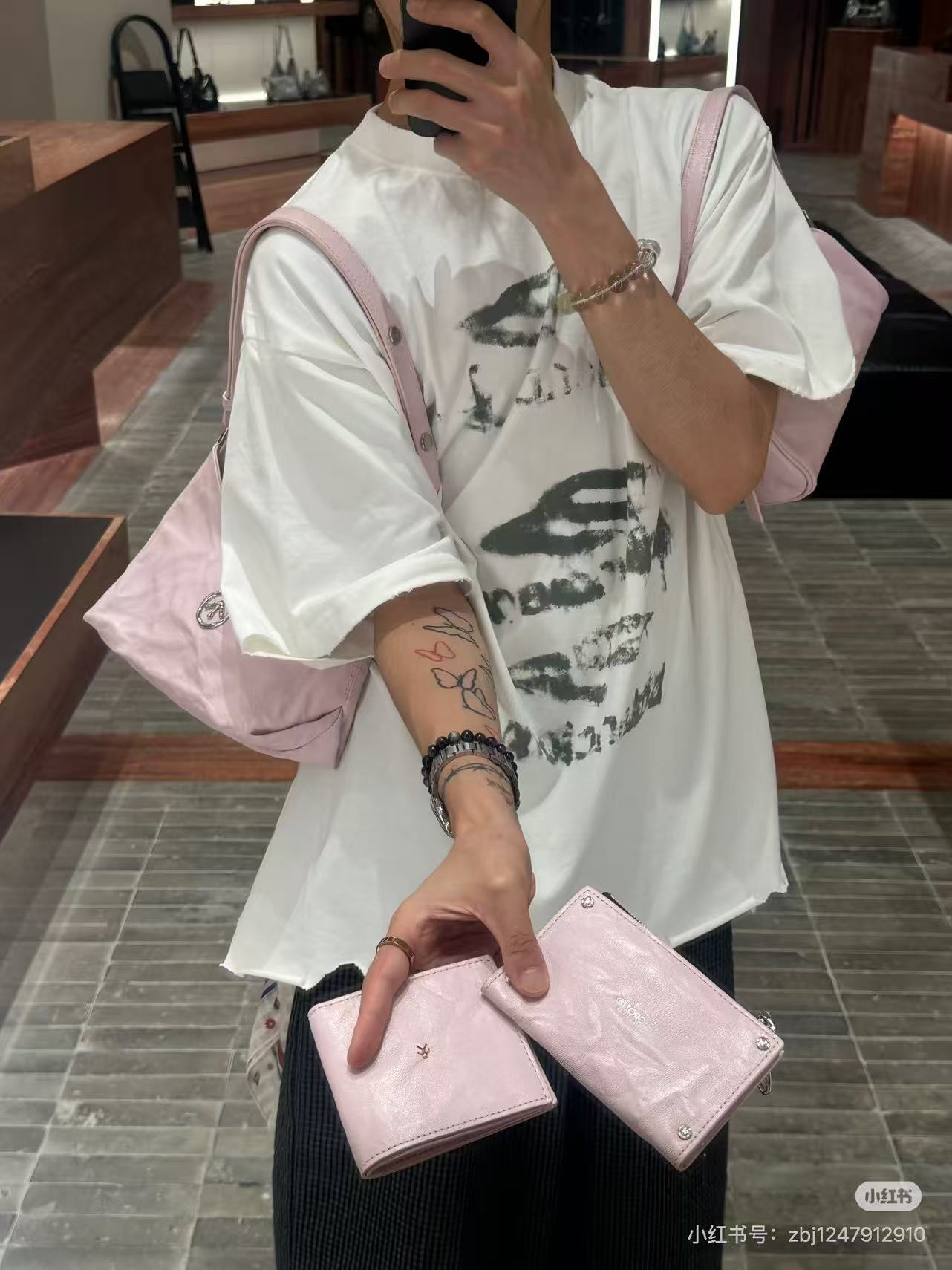 Balenciaga 25SS New Destroyed Graffiti Short Sleeve T-Shirt Style 1