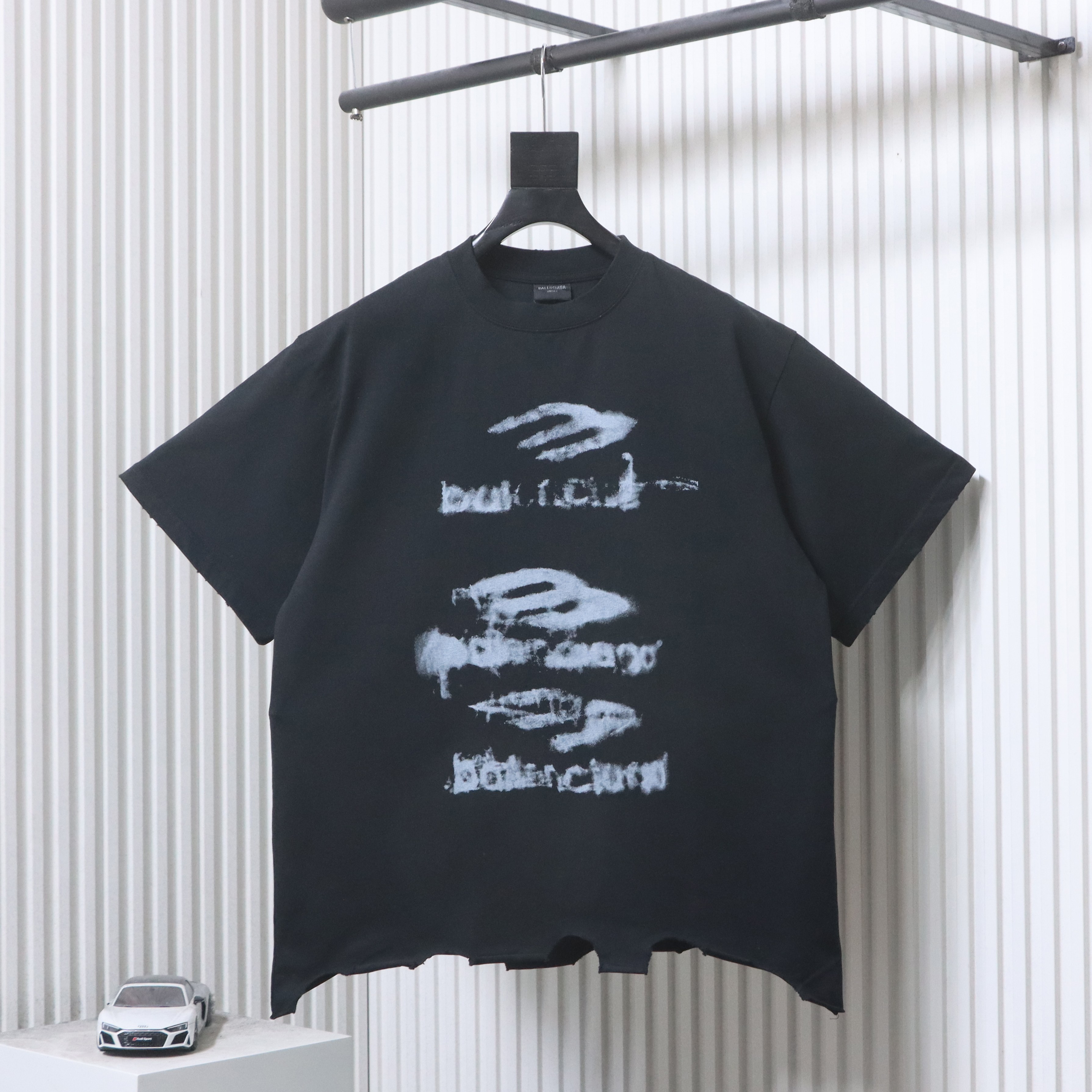 Balenciaga 25SS New Destroyed Graffiti Short Sleeve T-Shirt Style 2