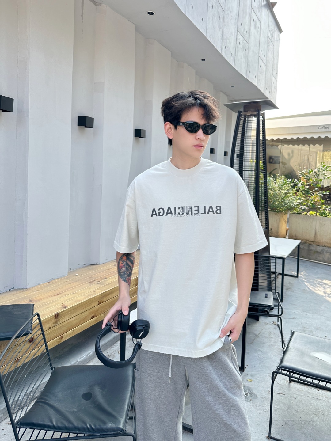Balenciaga 25SS Reverse Letter Double B Print Washed Ripped Short Sleeve T-Shirt Style 2