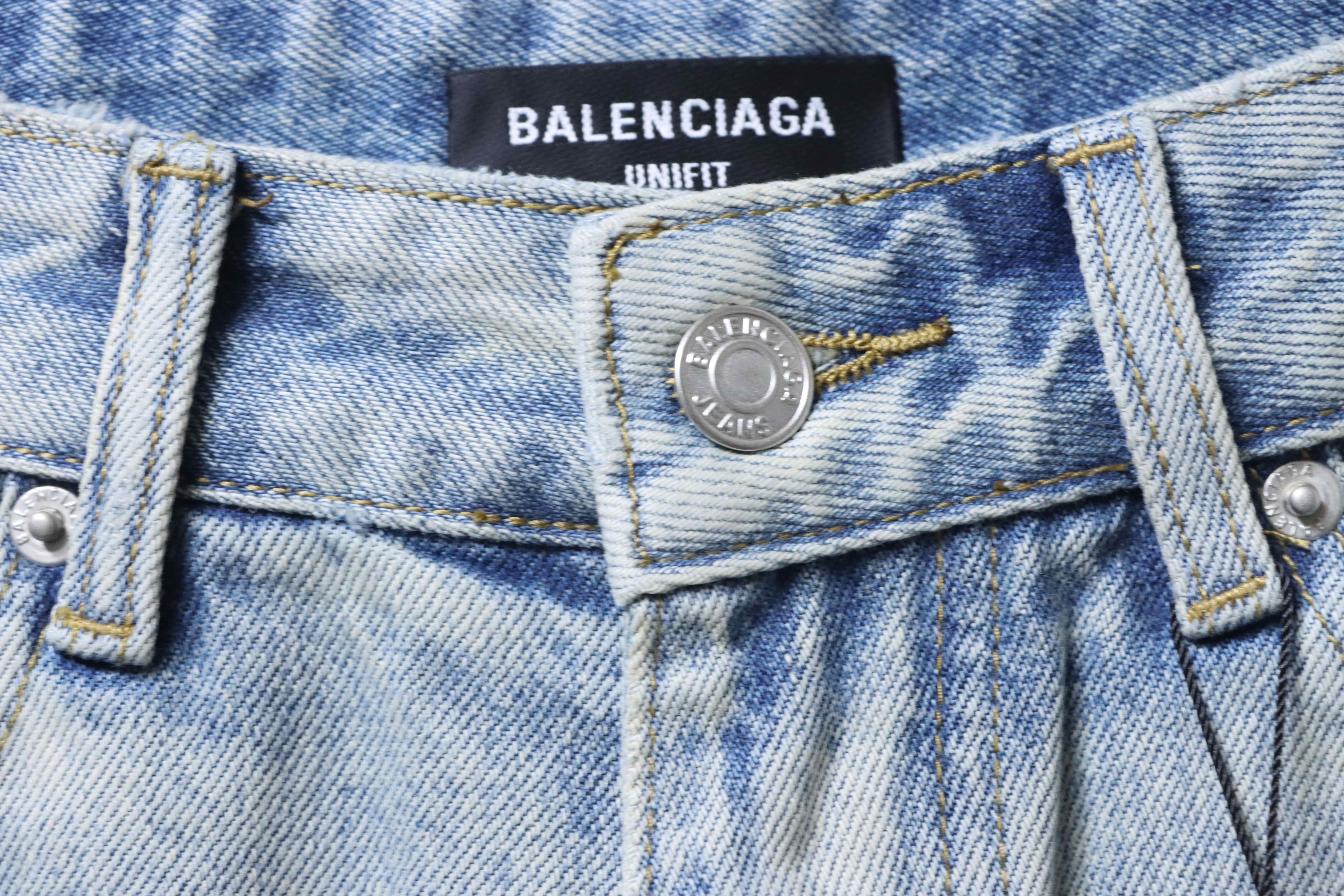 Balenciaga BLCG 24SS Distressed Shorts