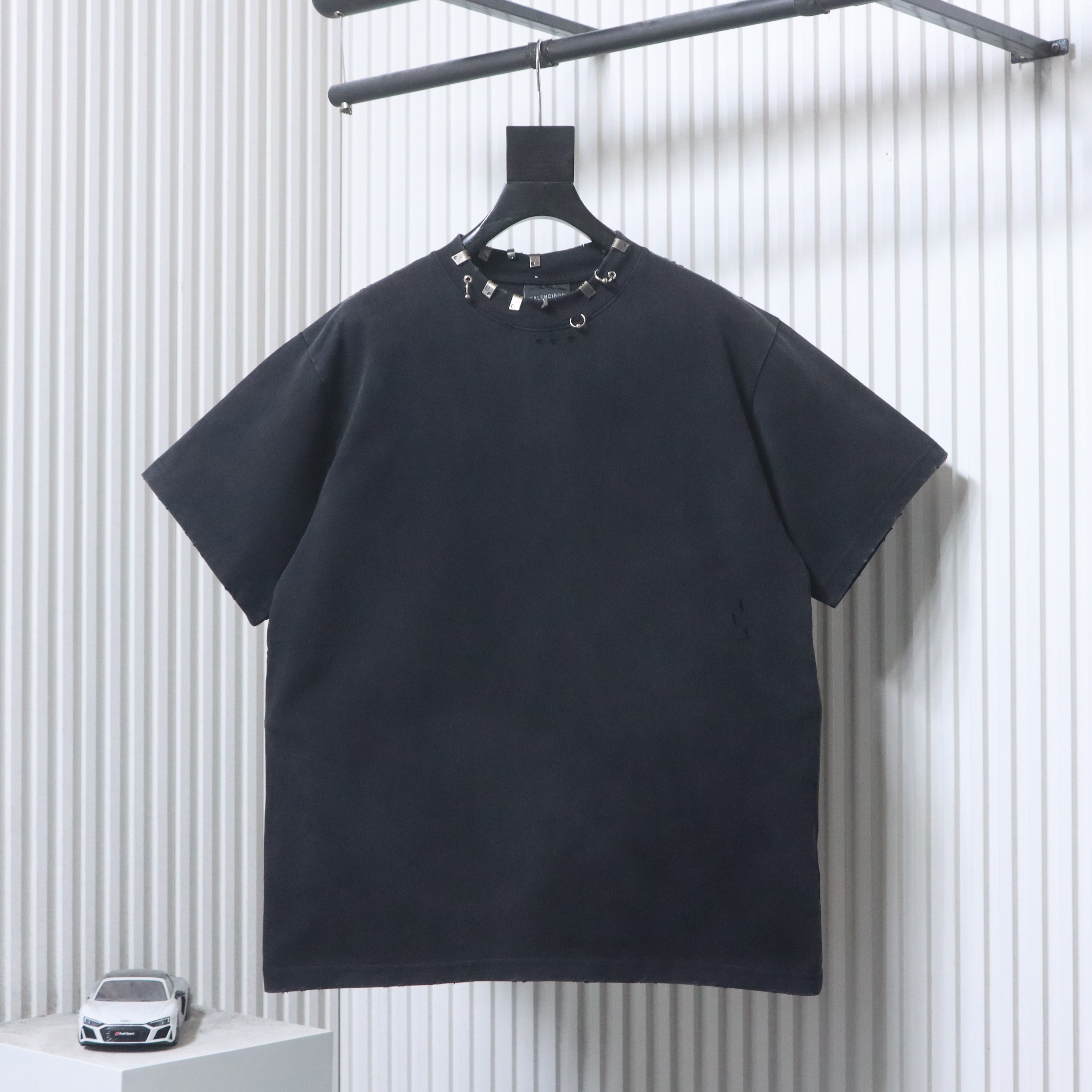 Balenciaga BLCG 26SS Collar Engraved Logo Ring Pull-Ring Piercing Short Sleeve T-Shirt