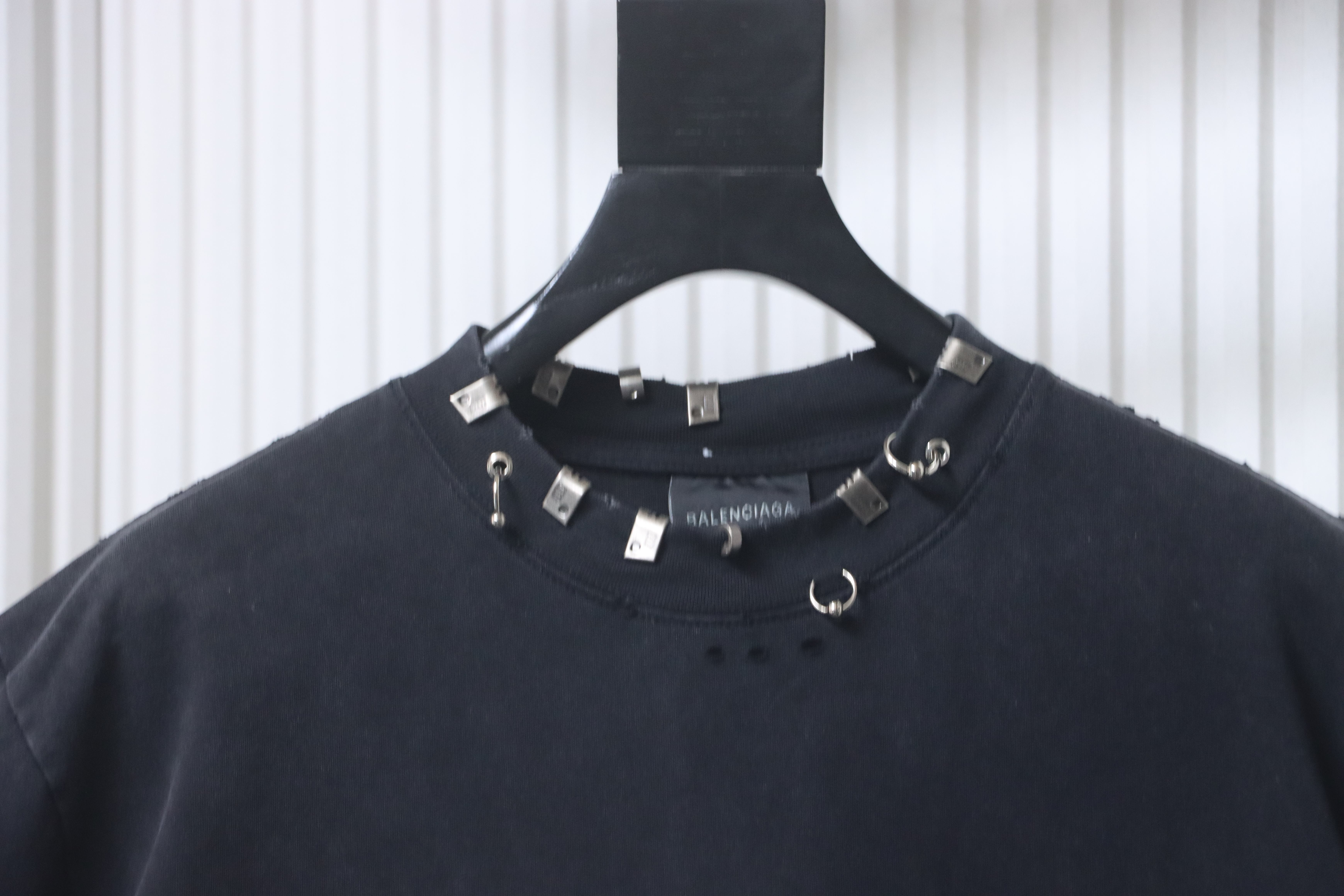 Balenciaga BLCG 26SS Collar Engraved Logo Ring Pull-Ring Piercing Short Sleeve T-Shirt