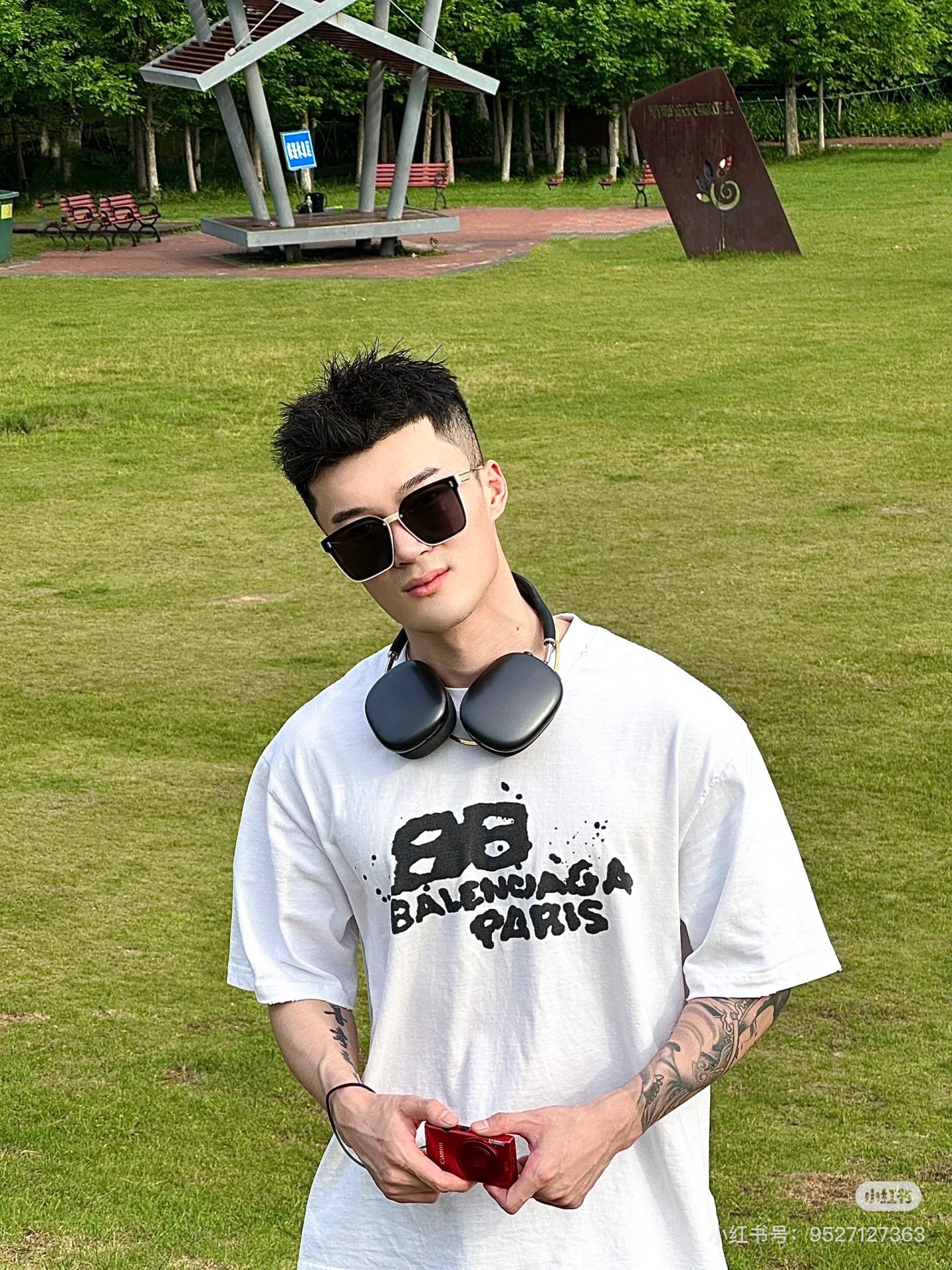 Balenciaga Double B Graffiti Letter Short Sleeve T-Shirt Style 1