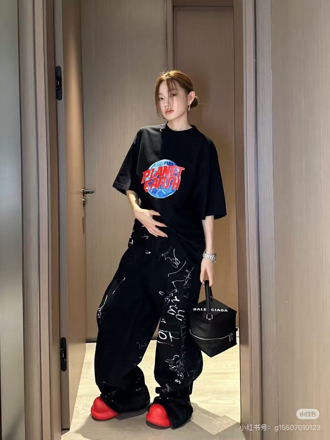 Balenciaga Earth Print Ripped Short Sleeve T-Shirt Style 2