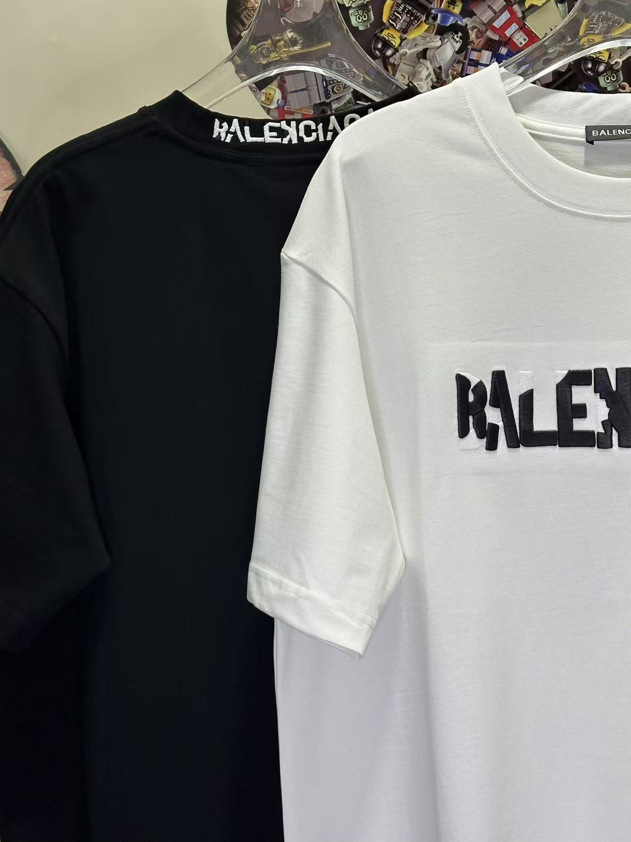 Balenciaga L26863 Style 2 T-Shirt