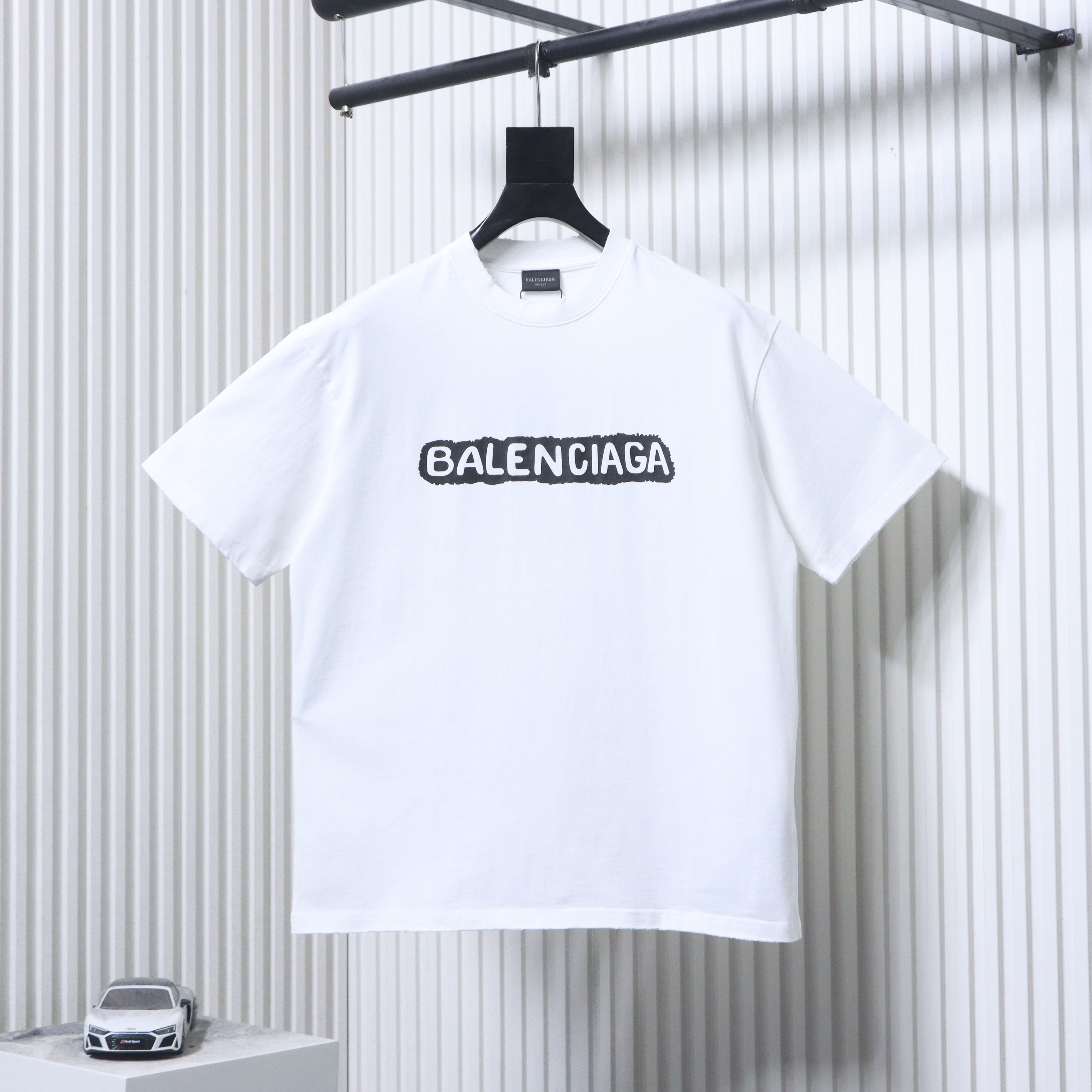 Balenciaga Letter Graffiti Print Ripped Short Sleeve T-Shirt Style 1