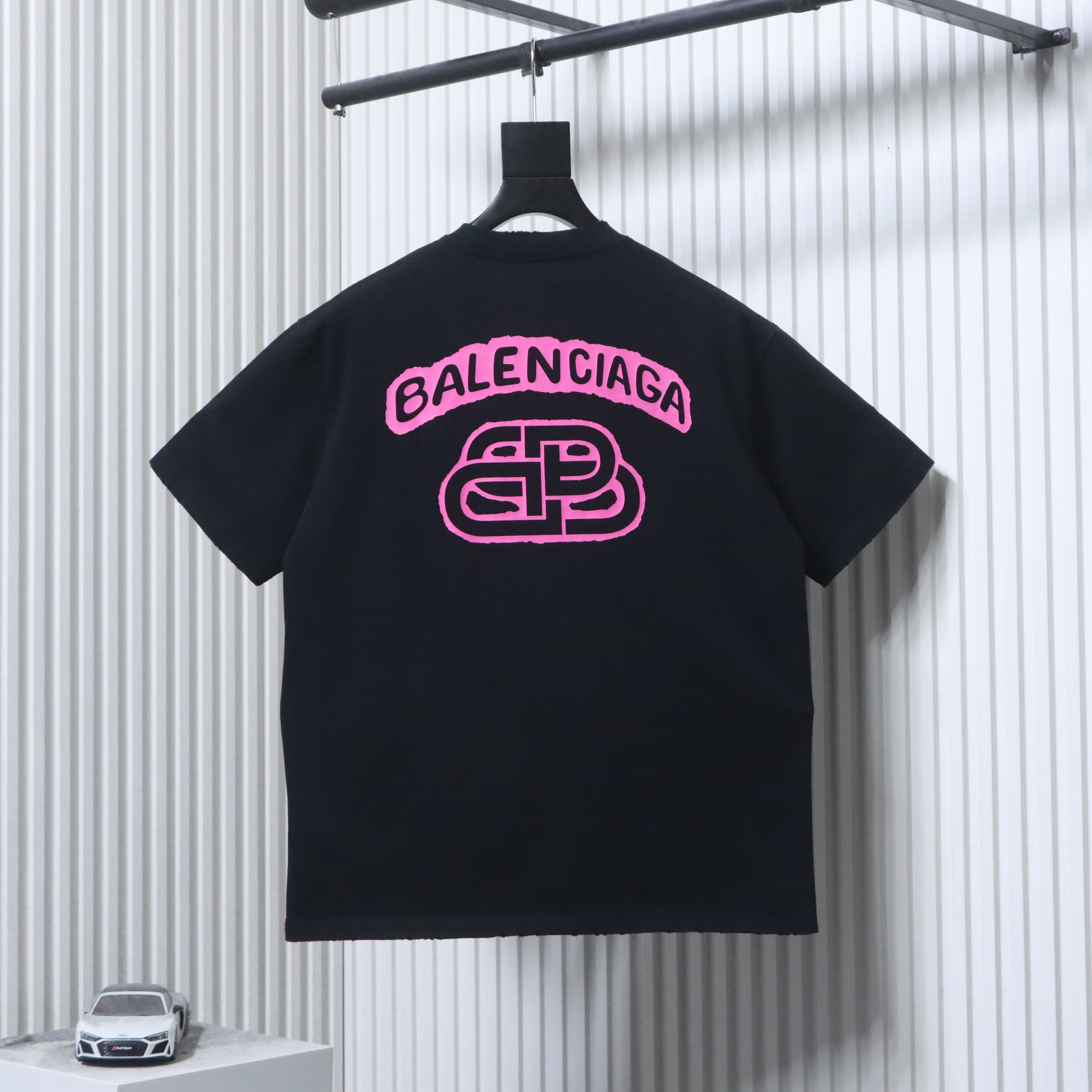 Balenciaga Letter Graffiti Print Ripped Short Sleeve T-Shirt Style 2